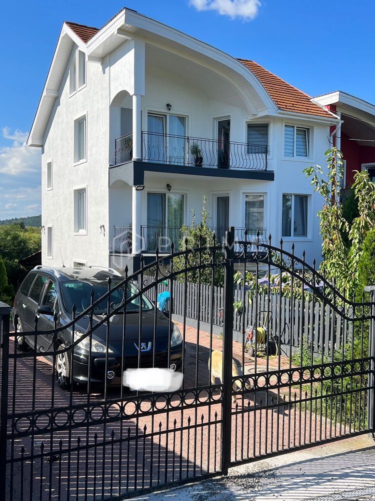 Casă spațioasă structurată pe 4 niveluri – Corunca, zona Rompetrol