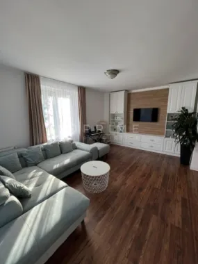 Casă spațioasă structurată pe 4 niveluri – Corunca, zona Rompetrol