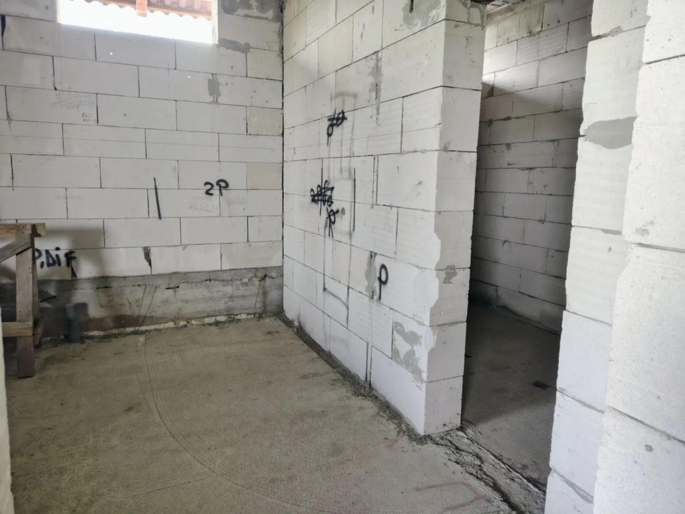 Casă la roșu, – Oradea, str. Caișilor. 175 000 E . Comision 0