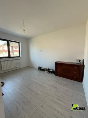 Casă cu 3 camere, garaj și curte în Galați, zona Metro.