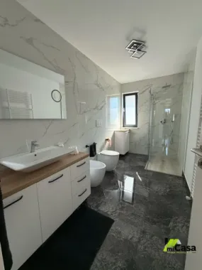 Casă cu 3 camere, garaj și curte în Galați, zona Metro.