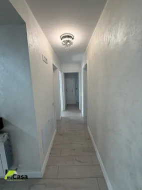 Casă cu 3 camere, garaj și curte în Galați, zona Metro.