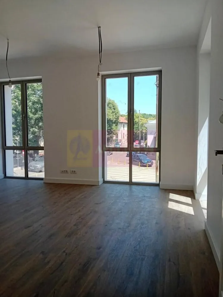 Apartament 4 camere, tip duplex, P+1 – Licurg
