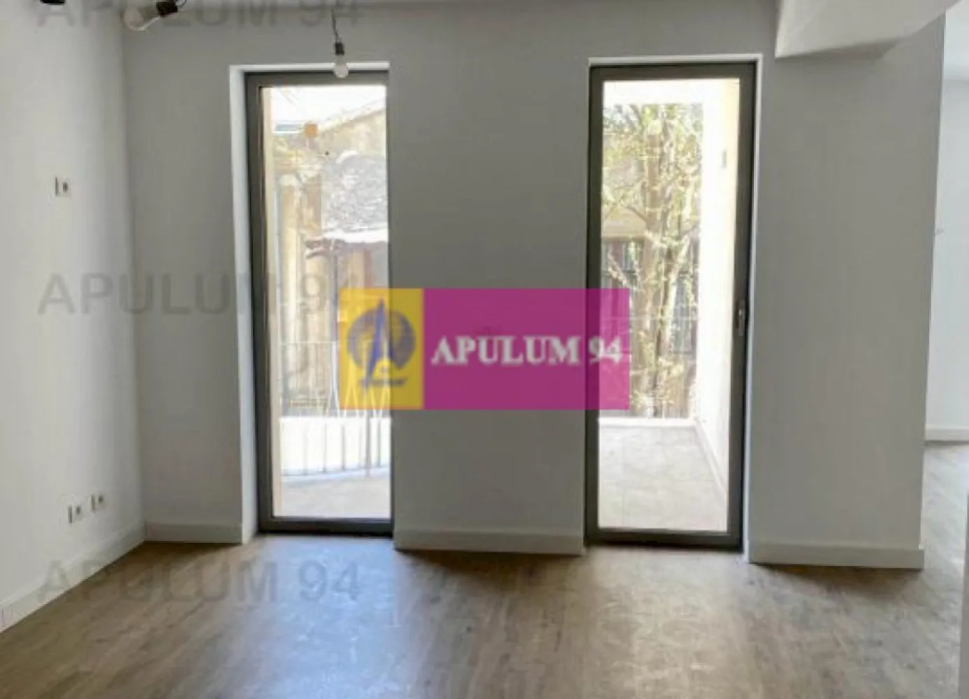 Armeneasca Licurg 2 Prime Residence | Apartament 4 camere UNIC - Arhitectura proiectului boutique Licurg 2 Prime Residence încorporează elemente de design specifice zonei, evidențiindu-se prin fațade elegante și detalii de piatră atent lucrate, ce se integrează armonios în peisajul local. Materialele, culorile și texturile sunt alese pentru a menține un aspect estetic în armonie cu stilul arhitectural tradițional al zonei.
Proiectul include o selecție diversă de apartamente cu 3 și 4 camere , caracterizate prin ferestre ample ce permit luminii naturale să inunde spațiile largi și bine organizate.

Detalii apartament:
4 camere
Decomandat
Terasa/ balcon 10mp
Suprafata utila 109mp
Chirie lunara 1800 euro + TVA. 
Pret vanzare 487.000 euro + TVA

Contact:
apulum94@apulum94.ro
adrian@apulum94.ro
Whatsapp 0733683453

EXTERIOR:

Rame din aluminiu:

Barieră termică ALIPLAST, culoare bej RAL 7044
Fixare mecanică pe cadru de oțel 30 x 30 mm
Geamuri triple:

Compoziție generală: Sticlă 6 mm 4S, distanțier 16 mm WE, sticlă float 4 mm, sticlă low E 6 mm
Parter spre stradă: Sticlă temperată KN 166 ESG 6 mm, distanțier 16 mm WE, sticlă float 4 mm, sticlă laminată low E 4.4.1 mm
Valoare U totală: 1,05 pentru rame și ferestre din aluminiu
PEISAGISTICĂ:

Design exterior:

Alee de intrare cu plăci ceramice
Drum de acces la subsol asfaltat
Mobilier urban pe platforme de beton, cu zone de flori integrate
Spații verzi:

Pe plăci de beton: Ghivece de plante (adâncime 50-70 cm), arbuști și gazon la rampa de intrare
Pe sol natural: Plantații de arbori și arbuști, gazon, pentru uz exclusiv apartamentelor 1 și 2
INTERIOR:

Pereți cu vopsea multistrat:

Trei straturi de vopsea albă lavabilă pe plăci de gips tencuite
Bază din bloc ceramic de 30 cm grosime
Pardoseli ceramice și laminat:

Plăci ceramice antiderapante și lemn laminat pe șapă de ciment
Izolație și calitate a construcției:

Izolație din lână minerală între cărămizi și plăci de gips pentru eficiență termică
Proiectare orientată spre confort și economie de energie

The architecture of Licurg 2 Prime Residence incorporates local design elements, featuring elegant facades and meticulously crafted stone details that blend seamlessly into the surroundings. Materials, colors, and textures are chosen to harmonize with the area's traditional architectural style. The project offers a variety of 3 and 4-room apartments, characterized by large windows that fill the spacious, well-organized interiors with natural light.

Apartment details:

4 rooms
Detached layout
Terrace/balcony: 10 sqm
Usable area: 109 sqm
Contact:

Email: apulum94@apulum94.ro, adrian@apulum94.ro
WhatsApp: 0733683453