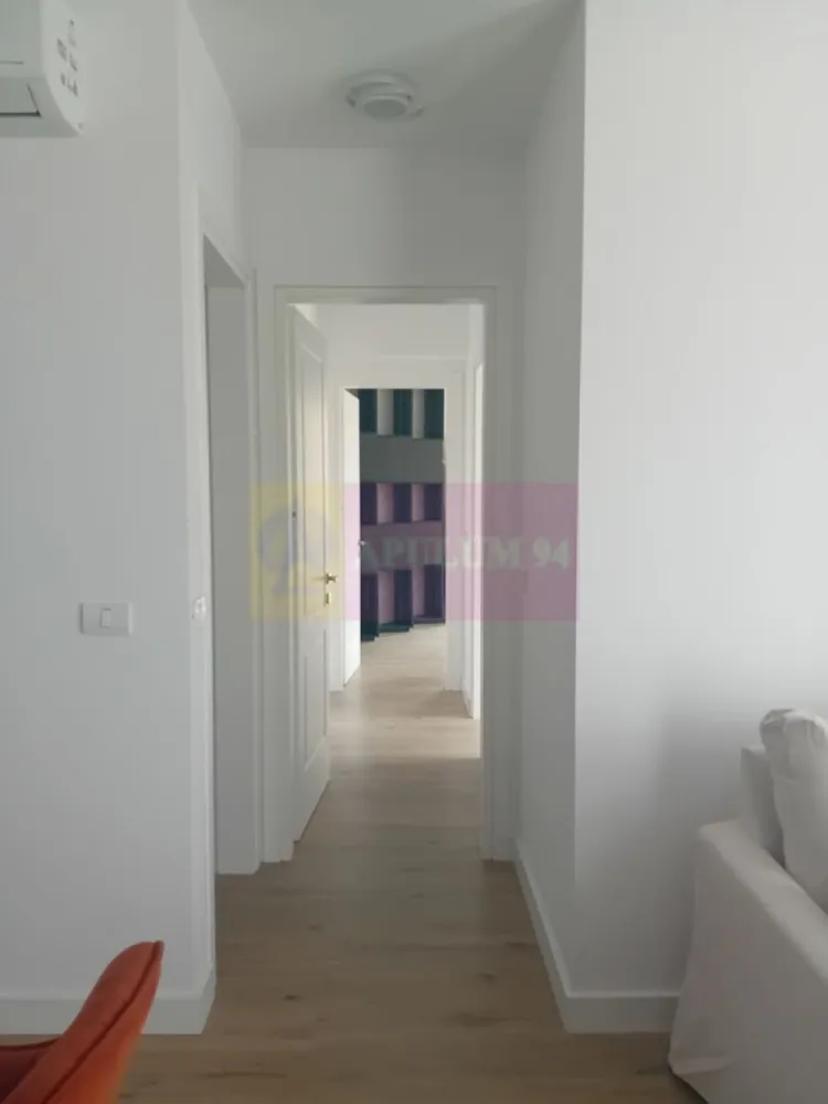 Apartament 3 camere 85mp | OFERTA SPECIALA - Arhitectura proiectului boutique Licurg 2 Prime Residence încorporează elemente de design specifice zonei, evidențiindu-se prin fațade elegante și detalii de piatră atent lucrate, ce se integrează armonios în peisajul local. Materialele, culorile și texturile sunt alese pentru a menține un aspect estetic în armonie cu stilul arhitectural tradițional al zonei.

Proiectul include o selecție diversă de apartamente cu 3 și 4 camere , caracterizate prin ferestre ample, camere luminoase si o locatie speciala.

NOTA: Apartamentul se poate inchiria la pretul de 1650 euro + TVA lunar. ( OFERTA SPECIALA - timp limitat ).
Contract minim 1 an. Loc parcare subteran 150 euro + TVA/ lunar.
Detalii Apartament ( ref ap 11)
3 camere
Decomandat
85mp utili
Terasa 5 mp
Etaj 2/3

CONTACT
apulum94@apulum94.ro
adrian@apulum94.ro
Whatsapp +40733683453

The architecture of Licurg 2 Prime Residence boutique project incorporates design elements specific to the area, featuring elegant facades and meticulously crafted stone details that harmonize with the local landscape. The materials, colors, and textures are chosen to maintain an aesthetic consistent with the traditional architectural style of the area.

The project includes a diverse selection of 3 and 4-room apartments, characterized by large windows that allow natural light to flood the spacious, well-organized interiors.
Price per parking space is 32.000 euro + VAT. There are 2 parking spaces for each apartment, in the underground parking space.
Apartment Details:

3 rooms
Detached layout
85 sqm usable area
5 sqm terrace
Floor 2/3
Contact:

Email: apulum94@apulum94.ro, adrian@apulum94.ro
WhatsApp: +40733683453

EXTERIOR:

Rame din aluminiu:

Barieră termică ALIPLAST, culoare bej RAL 7044
Fixare mecanică pe cadru de oțel 30 x 30 mm
Geamuri triple:

Compoziție generală: Sticlă 6 mm 4S, distanțier 16 mm WE, sticlă float 4 mm, sticlă low E 6 mm
Parter spre stradă: Sticlă temperată KN 166 ESG 6 mm, distanțier 16 mm WE, sticlă float 4 mm, sticlă laminată low E 4.4.1 mm
Valoare U totală: 1,05 pentru rame și ferestre din aluminiu
PEISAGISTICĂ:

Design exterior:

Alee de intrare cu plăci ceramice
Drum de acces la subsol asfaltat
Mobilier urban pe platforme de beton, cu zone de flori integrate
Spații verzi:

Pe plăci de beton: Ghivece de plante (adâncime 50-70 cm), arbuști și gazon la rampa de intrare
Pe sol natural: Plantații de arbori și arbuști, gazon, pentru uz exclusiv apartamentelor 1 și 2
INTERIOR:

Pereți cu vopsea multistrat:

Trei straturi de vopsea albă lavabilă pe plăci de gips tencuite
Bază din bloc ceramic de 30 cm grosime
Pardoseli ceramice și laminat:

Plăci ceramice antiderapante și lemn laminat pe șapă de ciment
Izolație și calitate a construcției:

Izolație din lână minerală între cărămizi și plăci de gips pentru eficiență termică
Proiectare orientată spre confort și economie de energie