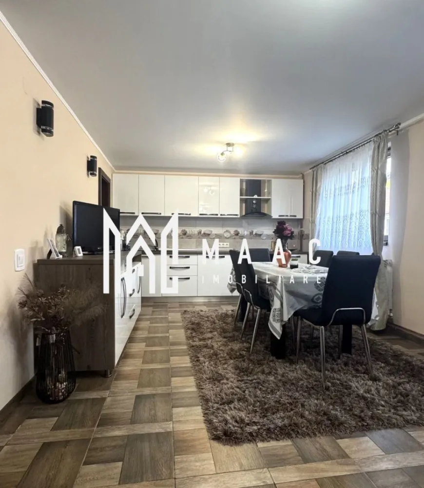 Casă 3 camere I 1250 mp teren I Porumbacu de jos-sat Colun - MAAC imobiliare va propune spre vânzare o casă finalizată în 2021, cu 3 camere, situată într-o zonă liniștită, ideală pentru locuit sau casă de vacanță, in Colun. Casa are o configurare lejera, e solid construita, din caramida rosie, cu placa de beton intre nivele, parchet triplustratificat, centrala electrica si calorifere, panouri pentru apa calda, izolata termic, acoperis din tigla ceramica. Proprietatea este insorita si ofera, in zilele frumoase, o priveliste superba. Utilitati- apa de la sistemul comunal, canalizarea-cu fosa pe 2 zone, curent (si trifazic). La parter regasim bucatarie cu living open space, camera tehnica, baie cu vana si geam de aerisire, hol, casa scarii iar la mansarda-2 dormitoare, balcon, acces pre pod. Se preda partial mobilata/utilata. In spatele casei, spre zona de curte, exista o terasa marginita de o bucatarie de vara, mobilata si utilata. Proprietatea detine si garaj, anexa, curte libera, fantana functionala, gradina. -Garajul (cca 55mp) poate gazdui 3 masini. -Anexa, o constructie nefinalizata inca, este folosita acum pentru depozitare dar este conectata la canalizare si poate fi transformata intr-o zona rezidentiala. -Curtea libera are cca 500 mp si este amenajata ca zona de relaxare, verde. -Partea de gradina, dispusa in partea din spate a proprietatii este ingradita si poate fi folosita pentru activitati de gradinarit. Proprietatea are acces rapid, fiind la doar 5 km de noua Autostradă A13 (Sibiu–Brașov). În apropiere se află munții Făgăraș, Transfăgărășanul, Mănăstirea Cârța, Palatul Brukenthal Avrig, Valea Avrigului , Albota , Castelul de Lut (Castelul Zânelor), zone turistice de mare interes. O alegere excelentă pentru relaxare, turism sau investiție. Pentru mai multe detalii precizați ca ați văzut anunțul cu ID CP2860947 }}