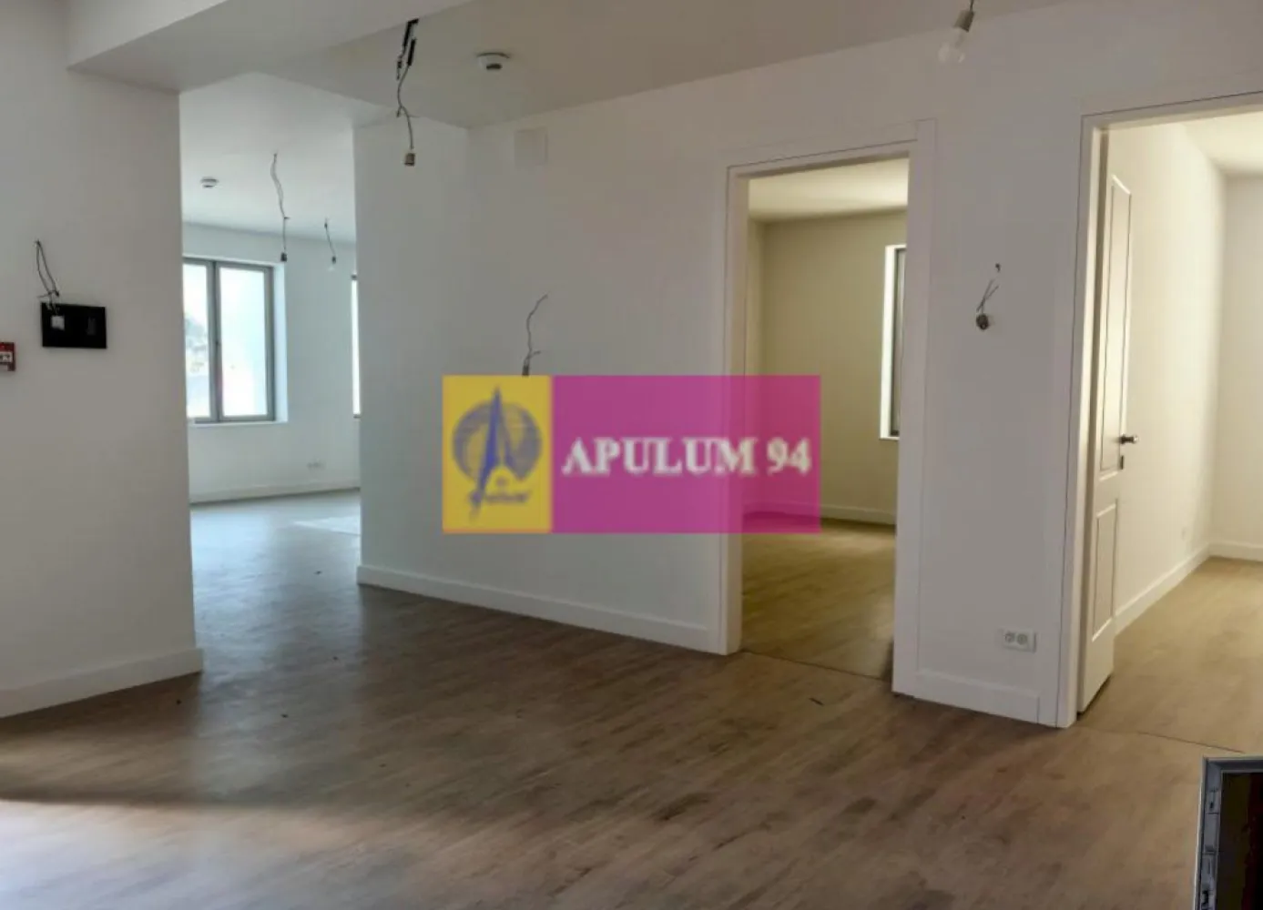 Apartament imobil NOU - Cartierul Armenesc, Parter - Inchiriază un apartament în cel mai exclusivist proiect boutique - strada Licurg 2, situat în inima Cartierului Armenesc. 
OFERTA SPECIALA ( timp limitat )

Caracteristici principale:

Suprafaţă utilă: 84 mp
Dispunere: Parter
Conditii inchiriere: 
1500 euro + TVA lunar. Contract minim 24 luni. Garantie doua luni. Rezidential. 
Loc parcare subteran : 150 euro + TVA / loc. Exista 2 locuri de parcare asignate acestui apartament. 

Design elegant: Faţade cu detalii de piatră atent lucrate, integrate armonios în peisajul local.
Estetică tradiţională: Materiale, culori şi texturi alese pentru a menţine un aspect estetic în armonie cu stilul arhitectural al zonei.
Lumină naturală: Ferestre ample care permit luminii naturale să inunde spaţiile.

Avantaje:

Localizare centrală: Cartierul Armenesc, cu atmosferă vibrantă şi acces facil la toate facilităţile urbane.
Posibilitate de personalizare: Amenajare după gusturile şi necesităţile afacerii dvs.
NOTA: Apartamentul se poate achizitiona la pretul de 395.000 euro + TVA. Locuri parcare - 2 per apartament. 32.000 euro + TVA / loc parcare.
Comision Agentie 0 pentru cumparator.
Pentru detalii şi vizionări, contactaţi-ne!