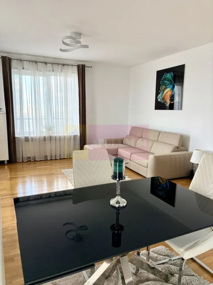 Apartament 2 camere Asmita Garden - Agentia Imobiliara Apulum 94,
Vinde apartament 2 camere in complexul rezidential Asmita Gardens, situat la doar cateva minute de statia de metrou Mihai Bravu.

Apartamentul este decomandat, cu bucatarie open space, are o suprafata utila de 59 mp si o suprafata totala de 82 mp, incluzand terasa generoasa. Este situat la etajul 15 din 17 si beneficiaza de o vedere panoramica spectaculoasa catre Bd. Mihai Bravu si Delta Vacaresti.

Imobilul este construit in anul 2010 si beneficiaza de foarte buna izolare termica.

Apartamentul a fost recent renovat si se vinde complet mobilat si utilat, cu mobilier realizat la comanda si electrocasnice incorporate, fiind pregatit pentru mutare imediata.

Dotari si beneficii:
• sistem de aer conditionat centralizat in fiecare camera 
• centrala proprie a imobilului 
• contorizare individuala completa 
• spatii vitrate ample si lumina naturala din abundenta 
• paza si receptie 24/7 
• sala de fitness si piscina in cadrul complexului 

Loc de parcare subteran disponibil separat la pretul de 18.000 euro.