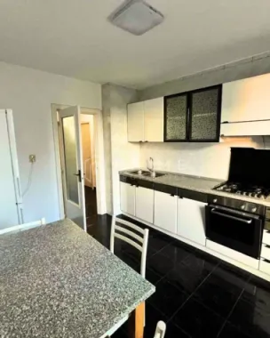 APARTAMENT SPAȚIOS CU 4 CAMERE DE ÎNCHIRIAT – ZONA POLI 2