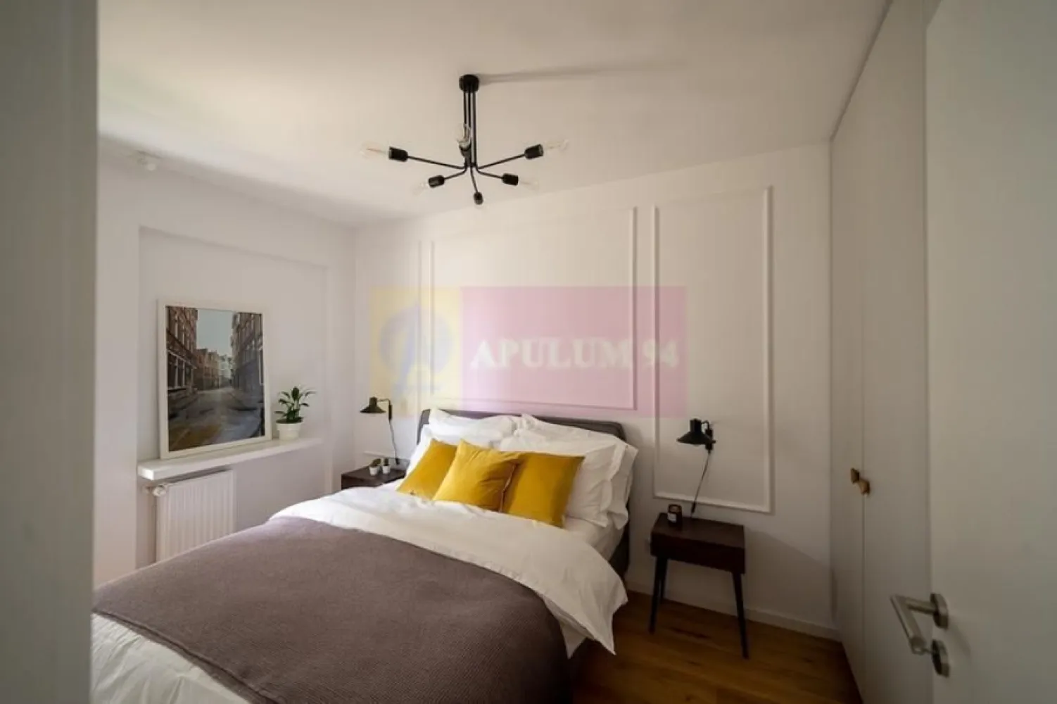 Herastrau_Aviatiei Park 2 camere - Agentia Imobiliara Apulum 94, va ofera spre vanzare 
Studio 42 mp , dormitor separat , amenajat cu arhitect , se vinde ca in poze . Are masina de spalat vase , masina de spalat rufe cu uscator , AC - 2 unitati interne , etc . 
Are certificat M Turism pentru regim hotelier . In Aviatiei Park - este un Lidl si un Mega la iesire din complex , 
Herastrau la 15 min de mers pe jos , Promenada la 15 min mers pe jos . 
Complex cu mult spatiu verde, loc de joaca pentru copii si teren de sport . Complexul are portar 24/24. 
Exista un loc de parcare disponibil care se vinde separat , nu eate inclus in pret .