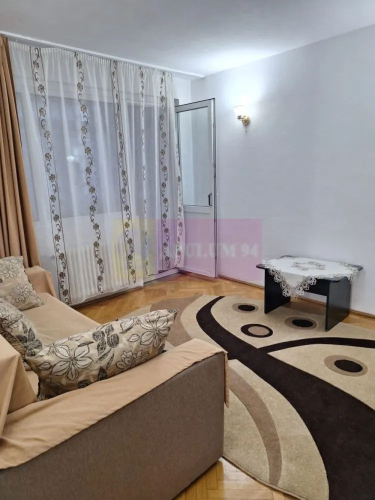Apartament de vânzare – 2 camere, semidecomandat – Calea Giulești - Agentia Imobiliara Apulum 94, va ofera spre vanzare
Apartament – 2 camere, semidecomandat – Calea Giulești

 Locație excelentă!
Etaj 4/8, situat vis-a-vis de stația tramvaiului 11/44 – George Vâlsan.

Acces rapid către zonele importante:
• 2 stații până la Podul Grant
• Aproximativ 15 minute de mers pe jos până la metrou Crângași
În apropiere de numeroase instituții de învățământ: creșe, grădinițe, școli, licee
Apropiere față de supermarketuri mari precum: Carrefour, Auchan, Lidl
Biserică vis-a-vis

Apartamentul este utilat și pregătit pentru mutare, oferind confortul necesar pentru locuit.

Ideal pentru:
• familie tânără
• cuplu

Preț: 85.000 Euro negociabil