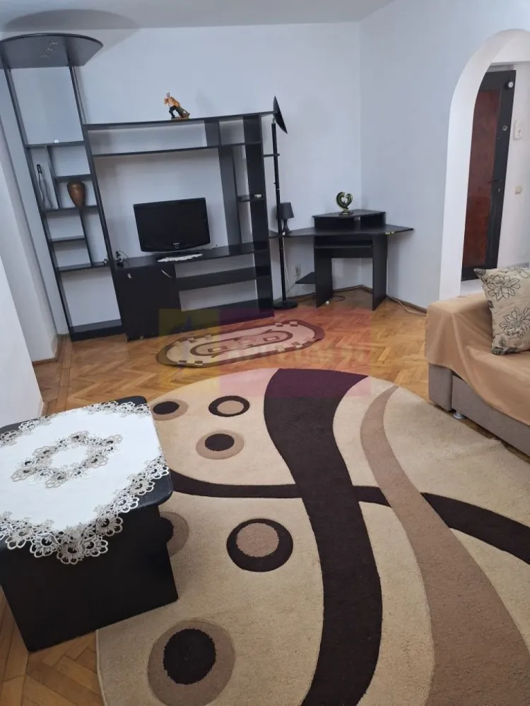 Apartament de vânzare – 2 camere, semidecomandat – Calea Giulești - Agentia Imobiliara Apulum 94, va ofera spre vanzare
Apartament – 2 camere, semidecomandat – Calea Giulești

 Locație excelentă!
Etaj 4/8, situat vis-a-vis de stația tramvaiului 11/44 – George Vâlsan.

Acces rapid către zonele importante:
• 2 stații până la Podul Grant
• Aproximativ 15 minute de mers pe jos până la metrou Crângași
În apropiere de numeroase instituții de învățământ: creșe, grădinițe, școli, licee
Apropiere față de supermarketuri mari precum: Carrefour, Auchan, Lidl
Biserică vis-a-vis

Apartamentul este utilat și pregătit pentru mutare, oferind confortul necesar pentru locuit.

Ideal pentru:
• familie tânără
• cuplu

Preț: 85.000 Euro negociabil