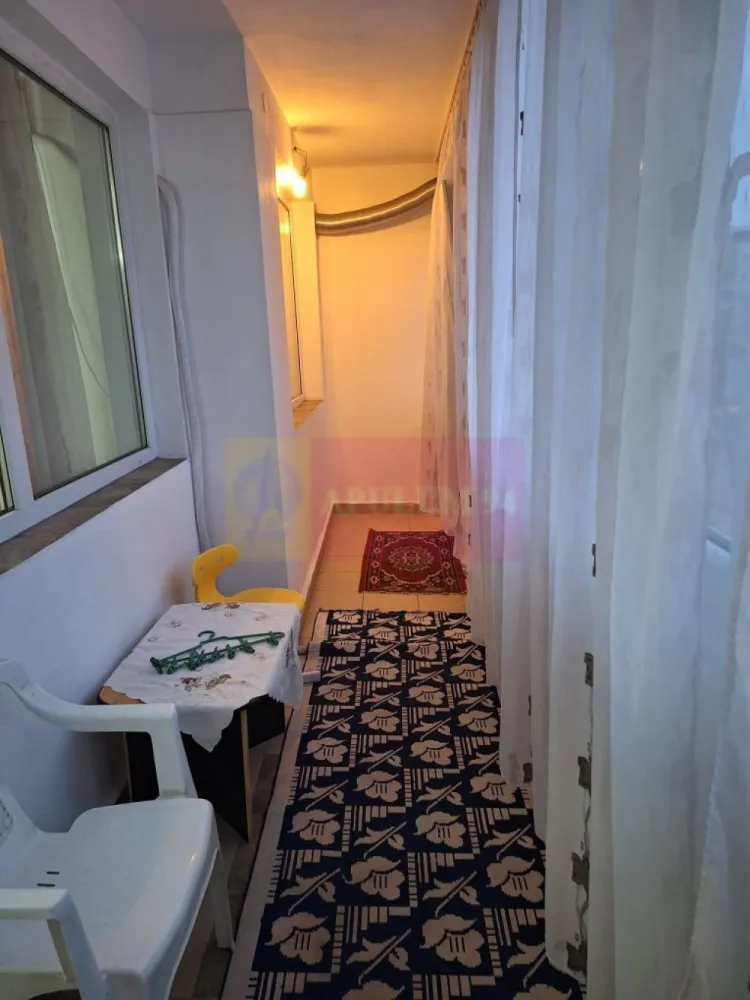Apartament de vânzare – 2 camere, semidecomandat – Calea Giulești - Agentia Imobiliara Apulum 94, va ofera spre vanzare
Apartament – 2 camere, semidecomandat – Calea Giulești

 Locație excelentă!
Etaj 4/8, situat vis-a-vis de stația tramvaiului 11/44 – George Vâlsan.

Acces rapid către zonele importante:
• 2 stații până la Podul Grant
• Aproximativ 15 minute de mers pe jos până la metrou Crângași
În apropiere de numeroase instituții de învățământ: creșe, grădinițe, școli, licee
Apropiere față de supermarketuri mari precum: Carrefour, Auchan, Lidl
Biserică vis-a-vis

Apartamentul este utilat și pregătit pentru mutare, oferind confortul necesar pentru locuit.

Ideal pentru:
• familie tânără
• cuplu

Preț: 85.000 Euro negociabil