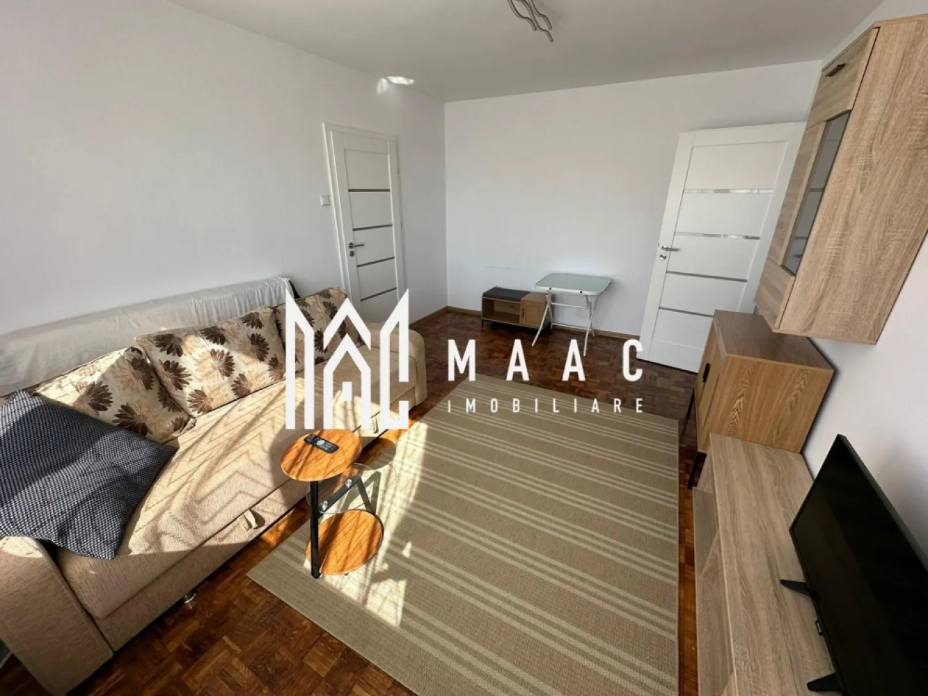 Apartament 2 camere | Renovat | Balcon | PETFRIENDLY | M. Viteazu - MAAC Imobiliare ofera spre inchirierr apartament de 2 camere, nou renovat, complet mobilat si utilat, in zona Mihai Viteazu/Cedonia.

*PETFRIENDLY.

Locuinta este alcatuita din hol, living cu canapea extensibila si Smart TV, dormitor cu saltea noua, bucatarie inchisa cu toate facilitatile, baie spatioasa si moderna cu geam, balcon si 2 debarale. Este situata la etajul 4.

Loc de parcare se gaseste cu usurinta in fata blocului bloc, in siguranta. 

Amplasamentul blocului este unul avantajos, fiind la 15 minute de mers pe jos de centru/ Mall si aproape de magazine/ farmacii. Vecinatatea este una foarte linistita.

Disponibilitate de la 1 Iulie. 

Pentru mai multe detalii precizati telefonic ca ati vazut anuntul cu ID: CP3038313