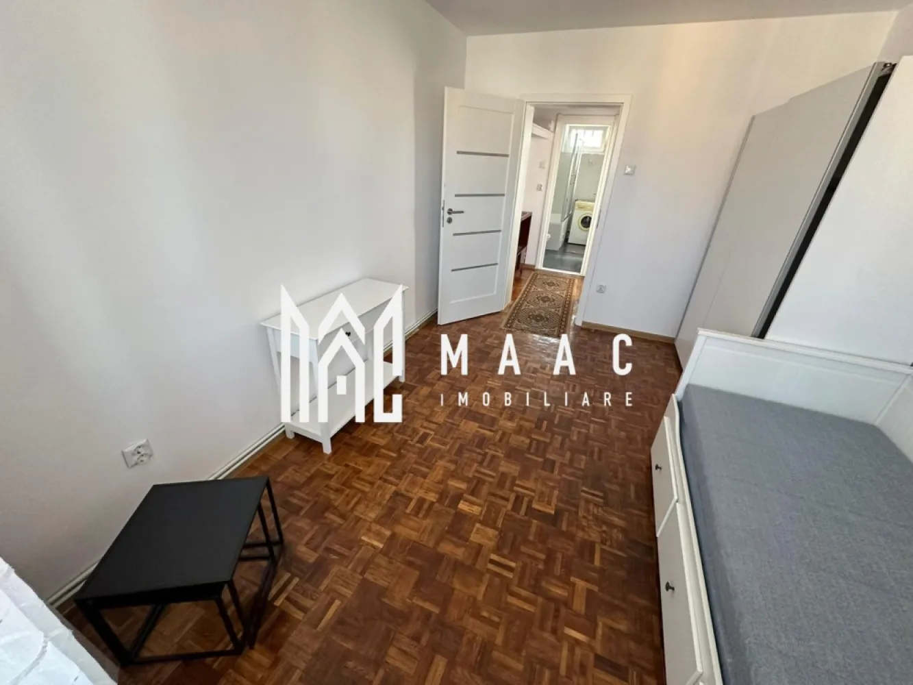 Apartament 2 camere | Renovat | Balcon | PETFRIENDLY | M. Viteazu - MAAC Imobiliare ofera spre inchirierr apartament de 2 camere, nou renovat, complet mobilat si utilat, in zona Mihai Viteazu/Cedonia.

*PETFRIENDLY.

Locuinta este alcatuita din hol, living cu canapea extensibila si Smart TV, dormitor cu saltea noua, bucatarie inchisa cu toate facilitatile, baie spatioasa si moderna cu geam, balcon si 2 debarale. Este situata la etajul 4.

Loc de parcare se gaseste cu usurinta in fata blocului bloc, in siguranta. 

Amplasamentul blocului este unul avantajos, fiind la 15 minute de mers pe jos de centru/ Mall si aproape de magazine/ farmacii. Vecinatatea este una foarte linistita.

Disponibilitate de la 1 Iulie. 

Pentru mai multe detalii precizati telefonic ca ati vazut anuntul cu ID: CP3038313