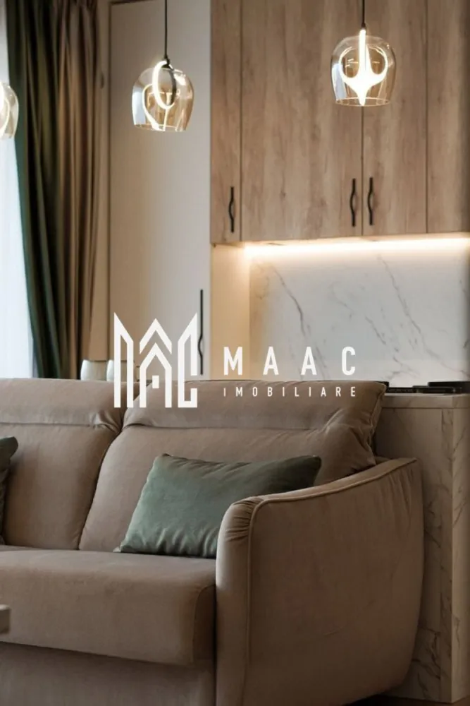 Apartament Premium | 3 camere | Balcon | Garaj subteran | Turnișor - MAAC vă propune spre închiriere un apartament premium cu 3 camere, conceput într-un stil minimalist și funcțional, unde confortul, eleganța și atenția la detalii se îmbină perfect pentru a oferi un spațiu ideal de locuit.

Apartamentul dispune de un living generos cu bucătărie open-space, amenajată modern și echipată cu hotă puternică cu evacuare exterioară, perfectă pentru un plus de confort și eficiență. Zona de zi este completată de o canapea extensibilă, ideală atât pentru relaxare, cât și pentru oaspeți.

Locuința beneficiază de două dormitoare luminoase, două băi finisate premium și mobilier realizat integral la comandă, inclusiv saltelele, pentru un nivel ridicat de confort și un design unitar, modern și rafinat.

Încălzirea se realizează prin pardoseală, cu centrală proprie și termostat individual în fiecare cameră, inclusiv în băi, oferind un control optim al temperaturii și eficiență energetică. Orientarea sud-estică asigură lumină naturală pe tot parcursul zilei.

Unul dintre punctele forte ale proprietății este balconul generos de 10 mp, care poate fi amenajat în funcție de nevoile și preferințele viitorului chiriaș. Proprietarii sunt deschiși la sugestii pentru a transforma experiența locuirii într-una cât mai plăcută.

Apartamentul beneficiază și de loc de parcare în garajul subteran, iar accesul se face într-un ansamblu rezidențial modern și liniștit, cu multă zonă verde, pomi fructiferi, loc de joacă pentru copii, zonă de fitness, spații de relaxare, zonă de grătar și fire pit.

În plus, proprietatea are ieșire către o curte interioară amenajată cu zonă de fructe și legume, flori, arbuști decorativi și spațiu de relaxare, unde se poate oferi acces, dacă se dorește.

Poziționarea este excelentă, într-o zonă liniștită, cu acces facil către magazine precum Profi și Trans Agape, stații de autobuz, zona industrială și aeroport, aflate la aproximativ 5 minute cu mașina, iar centrul orașului și Piața Mare se află la doar 15 minute distanță.

Un apartament ideal pentru cei care își doresc un stil de viață modern, confortabil și echilibrat, într-un cadru verde și liniștit.

Pentru mai multe detalii și vizionări, vă rugăm să menționați ID : CP3081929