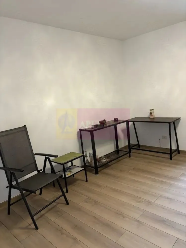 Garsonieră renovată de vânzare Vitan, zona Stadion Olimpia - Agentia Imobiliara Apulum 94, va ofera spre vanzare
Garsonieră situată în cartierul Vitan, în apropiere de Stadionul Olimpia, amplasată la parter.
Locuința este semidecomandată, renovată și are o suprafață utilă de 28,30 mp, la care se adaugă o logie închisă cu termopan de 2,62 mp.
Garsoniera se vinde semiutilată și semimobilată, fiind dotată cu:
frigider
mașină de spălat rufe
aragaz
Proprietatea este potrivită atât pentru locuit, cât și pentru investiție (închiriere).