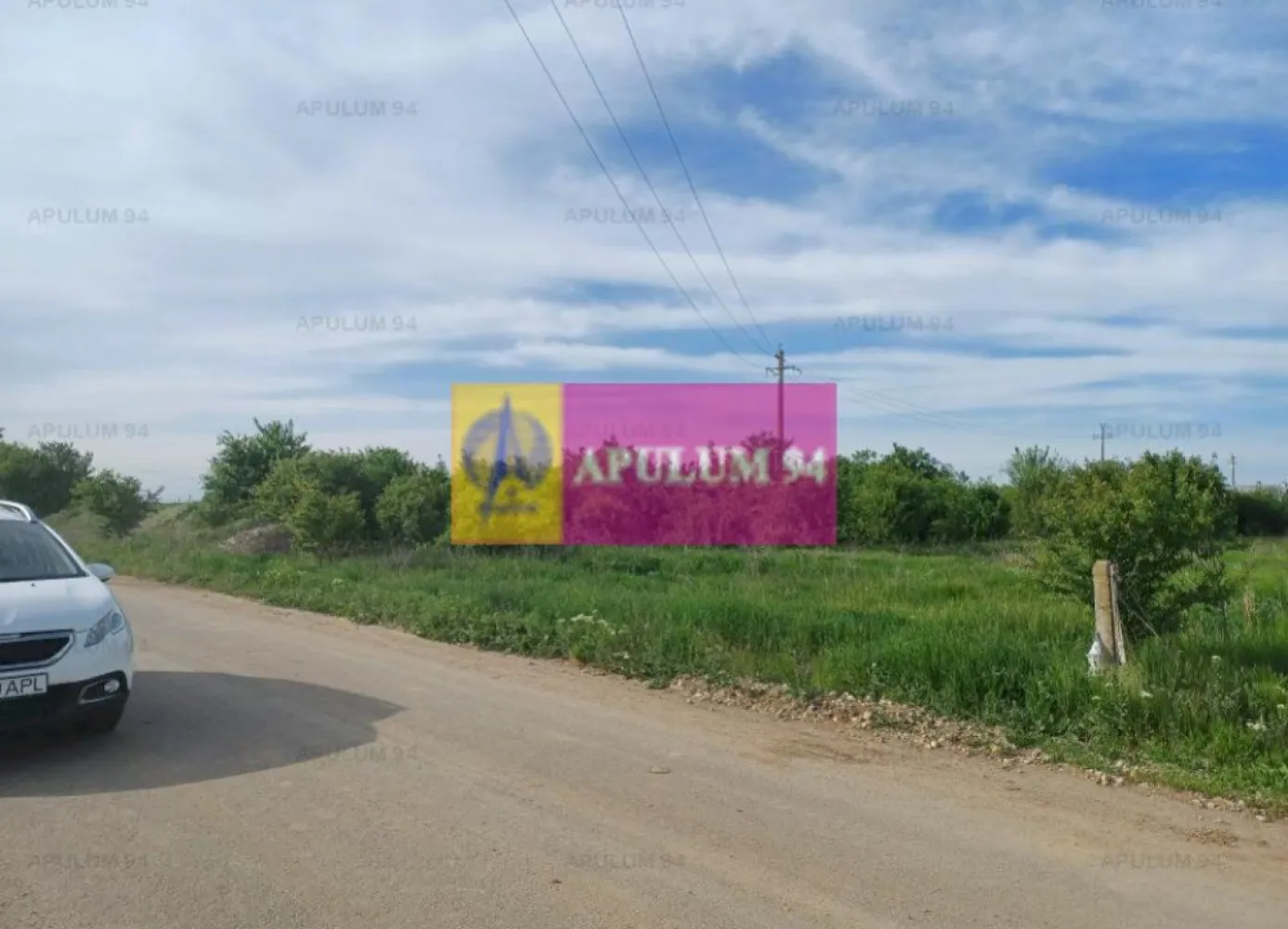 Teren 1400 mp, intravilan construibil, în Joița - Teren intravilan construibil în comuna Joița, la 11 km de Soseaua de Centură si 4-5 km de Autostrada Bucuresti - Pitesti. Suprafata terenului este de 1400 mp si are o deschidere de 15 m, la un drum, asfaltat, puțin circulat: strada Câmpiei. Reteaua de curent electric este lângă teren iar cea de gaze în apropiere. Preț 42.000 EUR. Comision 0.