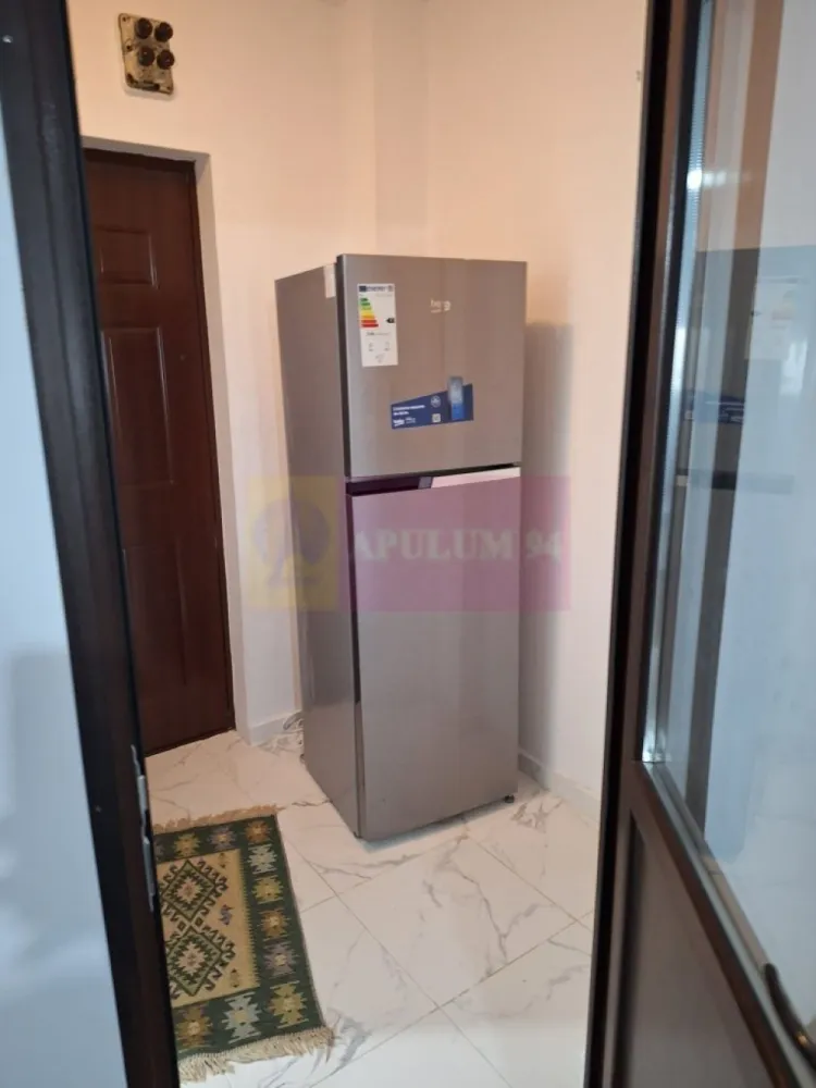 Garsoniera Drumul Taberei la parc Moghiorasi - Agentia Imobiliara Apulum 94, va prezinta spre vanzare 
Garsoniera tip apartament. Aceasta garsoniera este îmbunătățita cu uși de termopan, gresie, faianță și mobilată. 
Se poate vinde mobilata sau nemobilata. Cu vedere la Drumul taberelor,spre parc,piata Moghioroș.