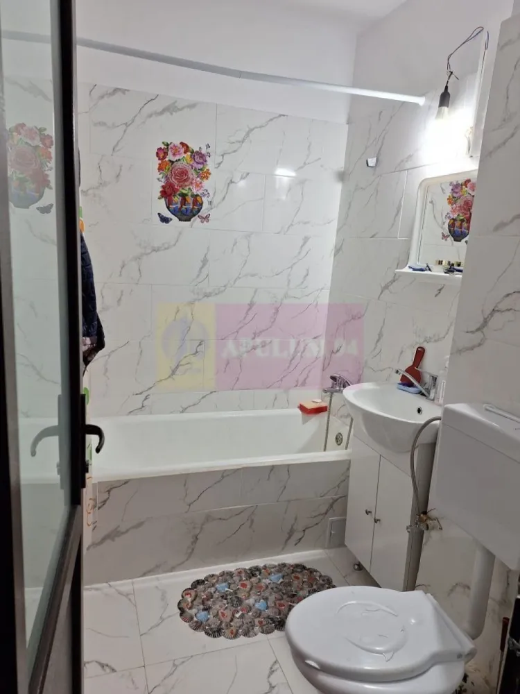 Garsoniera Drumul Taberei la parc Moghiorasi - Agentia Imobiliara Apulum 94, va prezinta spre vanzare 
Garsoniera tip apartament. Aceasta garsoniera este îmbunătățita cu uși de termopan, gresie, faianță și mobilată. 
Se poate vinde mobilata sau nemobilata. Cu vedere la Drumul taberelor,spre parc,piata Moghioroș.
