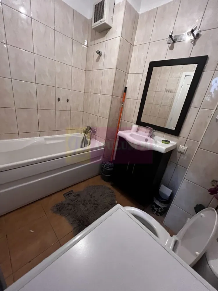 Garsoniera Doamna Ghica Planorama - Agentia Imobiliara Apulum 94, va prezinta spre vanzare
Garsonieră în complexul Planorama , etaj 14/16, decomandată 38mp . 

-Garsonieră dispune și de balcon ,puține garsoniere din bloc au balcon și sunt mult mai mici cele care nu au.

-Se vinde cu tot cu mobila si electrocasnice.

-Centrală proprie. 

-Stație de autobuz în fața blocului.

-Vis a vis este grădinița .

-În imediata apropiere avem Lidl și alte multe magazine .

-Piața obor la 10-15 min de mers pe jos.