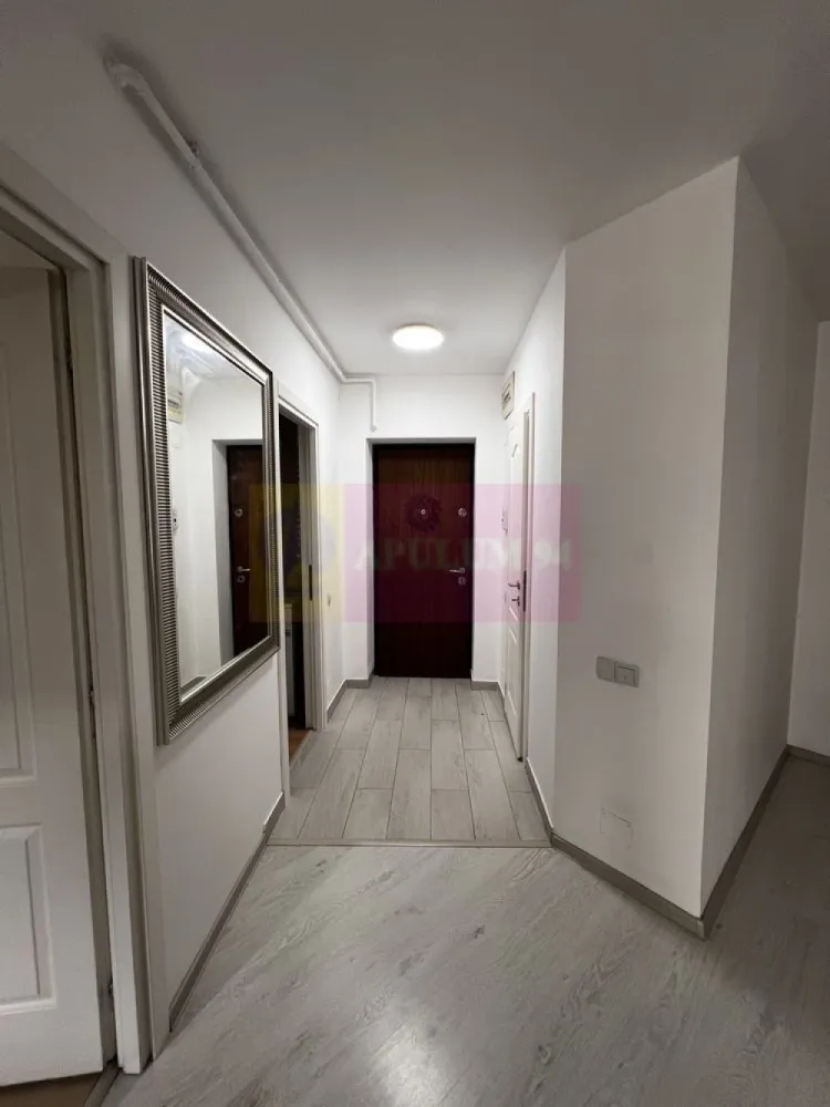 Garsoniera Doamna Ghica Planorama - Agentia Imobiliara Apulum 94, va prezinta spre vanzare
Garsonieră în complexul Planorama , etaj 14/16, decomandată 38mp . 

-Garsonieră dispune și de balcon ,puține garsoniere din bloc au balcon și sunt mult mai mici cele care nu au.

-Se vinde cu tot cu mobila si electrocasnice.

-Centrală proprie. 

-Stație de autobuz în fața blocului.

-Vis a vis este grădinița .

-În imediata apropiere avem Lidl și alte multe magazine .

-Piața obor la 10-15 min de mers pe jos.