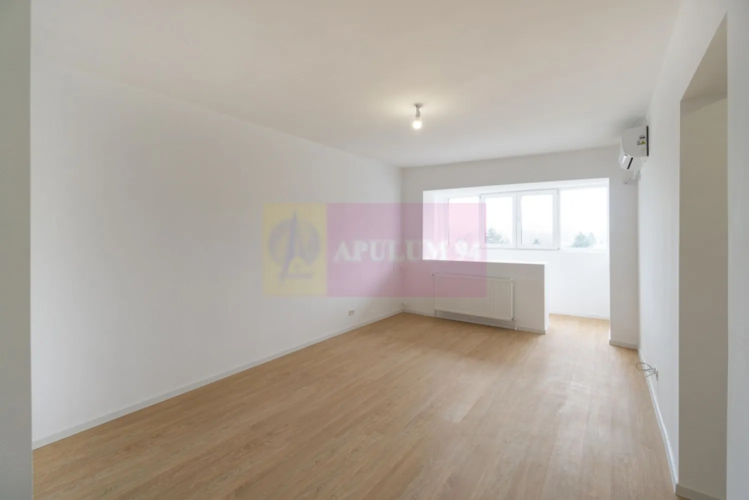 Apartament 2 camere Campia Libertatii - Agentia Imobiliara Apulum 94 va propune spre vanzare
 Apartament 2 camere | 50 mp | renovare integrală 2026 | Câmpia Libertății lângă IOR

Un spațiu gândit pentru confort modern, într-o zonă consacrată

Situat într-un imobil solid construit în 1974, acest apartament de 2 camere, cu o suprafață de 50 mp, a fost complet renovat în 2026, pentru a răspunde standardelor actuale de locuire.

Design & finisaje

* Renovare integrală, cu înlocuirea tuturor instalațiilor
* Parchet SPC – estetic, durabil, ușor de întreținut
* Finisaje moderne, în tonuri echilibrate
* Balcon spațios, ideal pentru relaxare sau zonă de lucru

Lumina naturală este un element definitoriu, datorită orientării Sud-Vest, oferind un ambient cald pe tot parcursul zilei.

Confort tehnic

* Centrală termică proprie
* Aer condiționat
* Instalații noi, optimizate pentru eficiență și siguranță

 Localizare
Poziționat în zona Câmpia Libertății, apartamentul beneficiază de proximitatea unor repere importante:

* Parcul IOR – spațiu verde emblematic
* Mall ParkLake
* Acces rapid către zona Dristor (metrou)
* În apropiere de Școala Leonardo Da Vinci