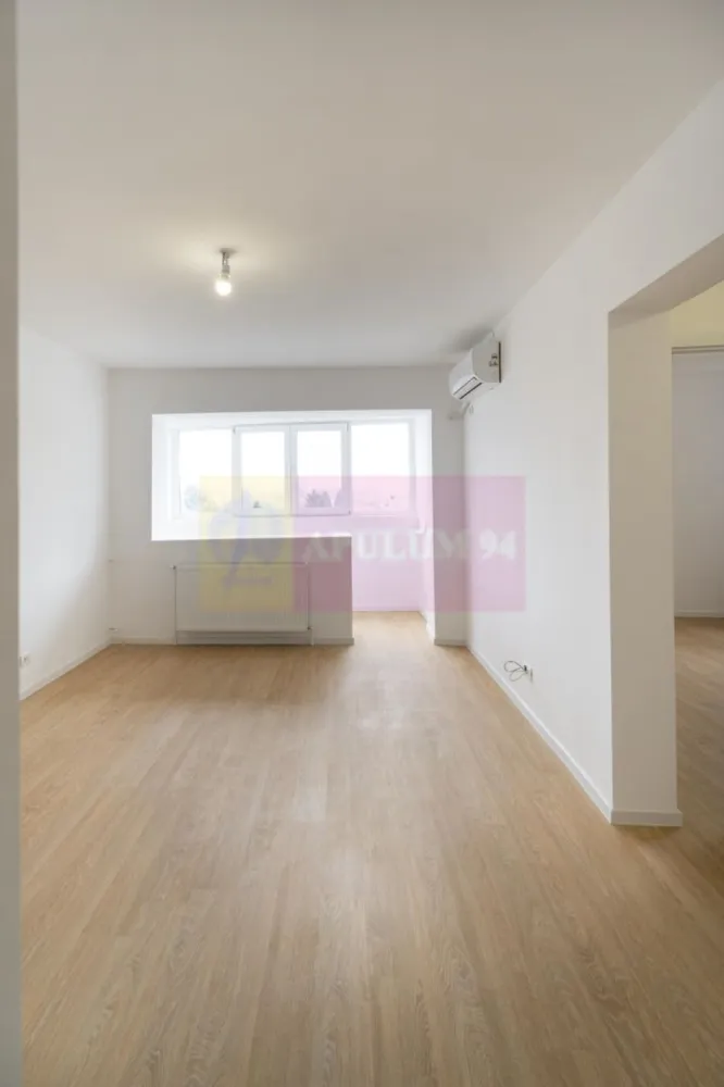 Apartament 2 camere Campia Libertatii - Agentia Imobiliara Apulum 94 va propune spre vanzare
 Apartament 2 camere | 50 mp | renovare integrală 2026 | Câmpia Libertății lângă IOR

Un spațiu gândit pentru confort modern, într-o zonă consacrată

Situat într-un imobil solid construit în 1974, acest apartament de 2 camere, cu o suprafață de 50 mp, a fost complet renovat în 2026, pentru a răspunde standardelor actuale de locuire.

Design & finisaje

* Renovare integrală, cu înlocuirea tuturor instalațiilor
* Parchet SPC – estetic, durabil, ușor de întreținut
* Finisaje moderne, în tonuri echilibrate
* Balcon spațios, ideal pentru relaxare sau zonă de lucru

Lumina naturală este un element definitoriu, datorită orientării Sud-Vest, oferind un ambient cald pe tot parcursul zilei.

Confort tehnic

* Centrală termică proprie
* Aer condiționat
* Instalații noi, optimizate pentru eficiență și siguranță

 Localizare
Poziționat în zona Câmpia Libertății, apartamentul beneficiază de proximitatea unor repere importante:

* Parcul IOR – spațiu verde emblematic
* Mall ParkLake
* Acces rapid către zona Dristor (metrou)
* În apropiere de Școala Leonardo Da Vinci