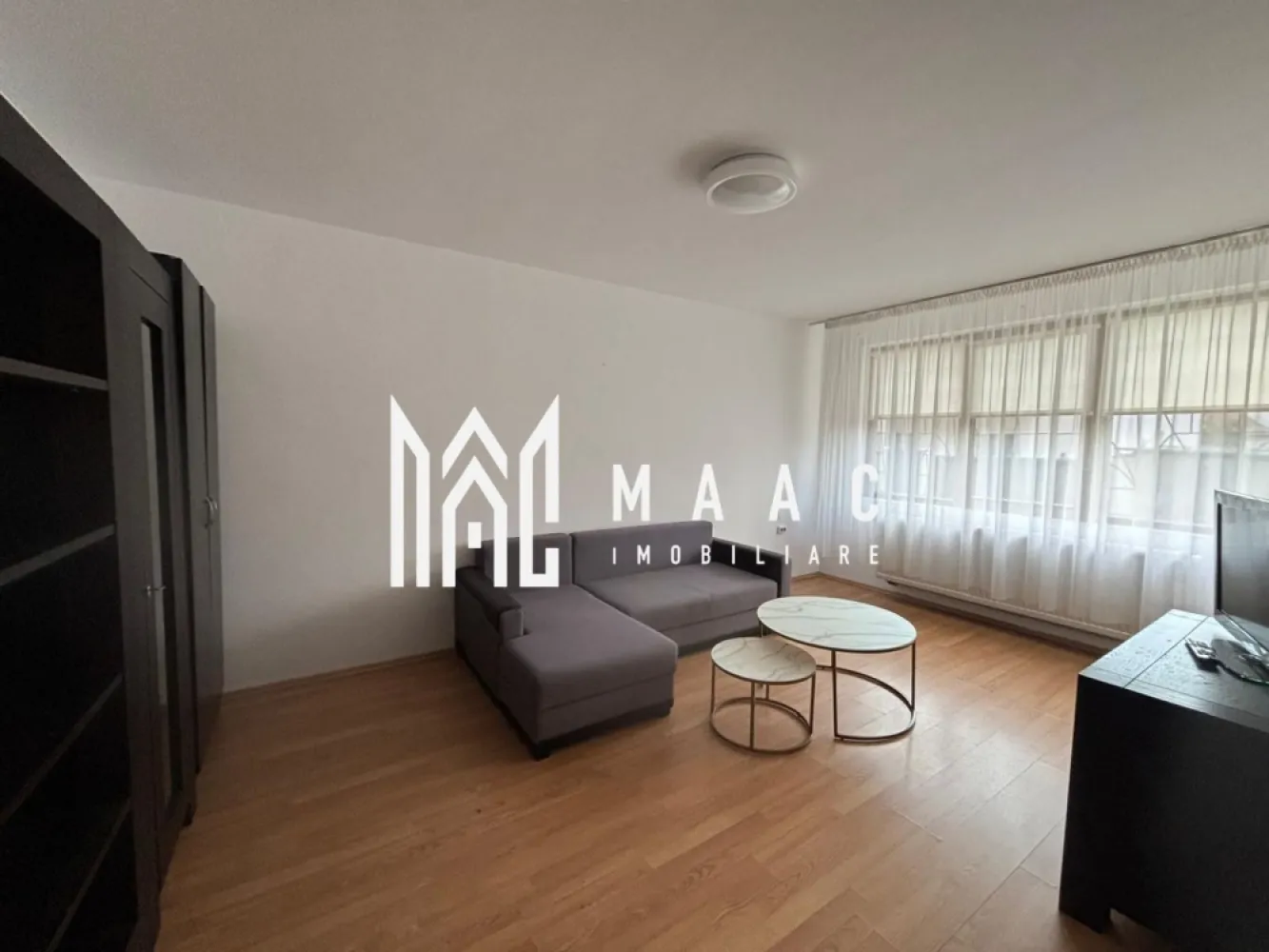 Apartament 3 Camere | 2 bai | Zona centrala - Maac Imobiliare propune spre inchiriere– Apartament 3 camere, spațios și complet utilat, în zona 0 a Sibiului! Zonă liniștită de case, la doar 5 minute de mers pe jos de bulevardul Nicolae Bălcescu și aproape de parc. Detalii apartament: 3 camere mari, decomandate 2 băi Parter – acces facil, ideal pentru toate vârstele Luminos și spațios Complet mobilat și utilat Gata de mutare imediată Ideal pentru cei care caută confort, liniște și acces rapid la toate punctele de interes din centrul orașului. Pentru mai multe detalii va rugam specificati telefonic ID: CP2725514 }}