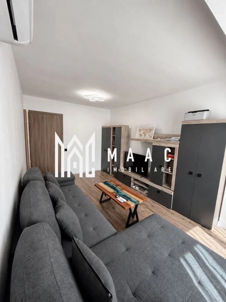 Apartament 3 Camere | Decomandat | Etaj 1 | Turnișor - MAAC Imobiliare vă propune spre vânzare un apartament modern și elegant, situat în cartierul Turnișor, într-un imobil construit în anul 2012, prevăzut cu lift.

Caracteristici principale

 suprafață utilă de 76 mp
 compartimentare decomandată
 etaj 1 într-un imobil cu lift
 living spațios și luminos
 2 dormitoare generoase
 balcon închis
 hol bine organizat

Compartimentare și dotări

 bucătărie complet amenajată și utilată
 baie modernă cu finisaje de calitate
 aer condiționat
 mobilier modern
 apartament renovat
 spații generoase și foarte bine întreținute

Localizare și avantaje

 situat într-o zonă liniștită din Turnișor
 parc și spații verzi în apropiere
 acces facil către magazine, școli și mijloace de transport
 imobil bine întreținut, construit în 2012

Beneficii

 ideal pentru familie
 potrivit atât pentru locuit, cât și pentru investiție
 se predă complet mobilat

 Pentru mai multe detalii și programarea unei vizionări, vă rugăm să ne contactați și să menționați ID-ul proprietății: CP3089221.