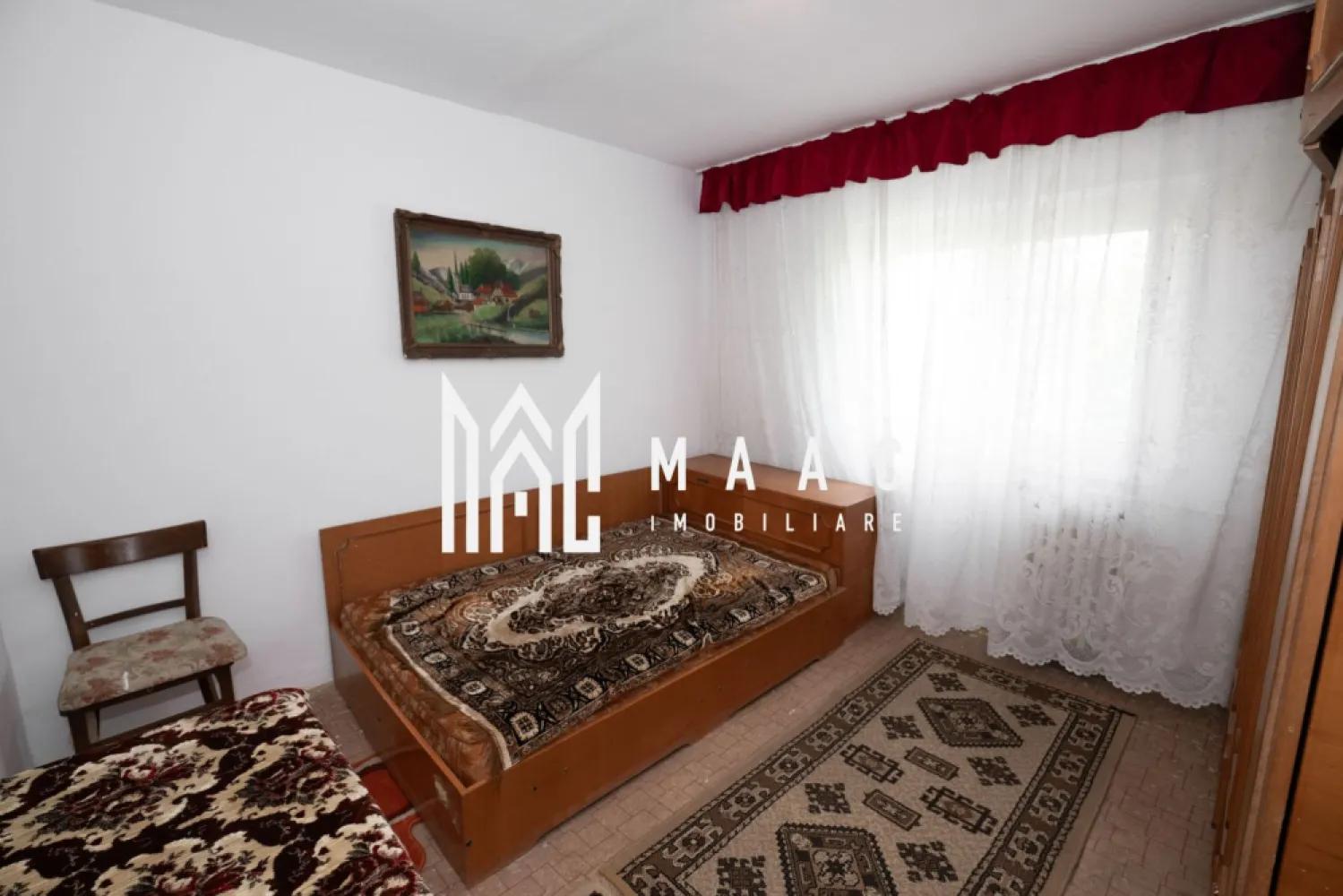Apartament 2 camere| 55mp| Strada Republicii - MAAC Imobiliare vă propune spre vânzare un apartament cu 2 camere, spațios și luminos, situat pe strada Republicii, în bloc anvelopat de tip R la etajul 3 din 4.

Locuința are o suprafață generoasă de 55 mp și beneficiază de o compartimentare practică, cu camere spațioase și bucătărie mare, ideală pentru confortul unei familii.

Apartamentul este renovat partial și dispune de:
✔ geamuri termopan
✔ uși interioare din termopan
✔ balcon închis cu tâmplărie Salamander
✔ bloc anvelopat
✔ acoperiș recent schimbat
✔ panouri solare pentru iluminarea scării

Datorită anvelopării și îmbunătățirilor aduse imobilului, costurile de întreținere și încălzire sunt reduse.

Zona este una apreciată, cu acces rapid către magazine, școli, mijloace de transport și alte puncte de interes.

Ideal atât pentru locuit, cât și pentru investiție.

Pentru mai multe detalii sau pentru programarea unei vizionări, MAAC Imobiliare vă stă cu drag la dispoziție.

CP3089794