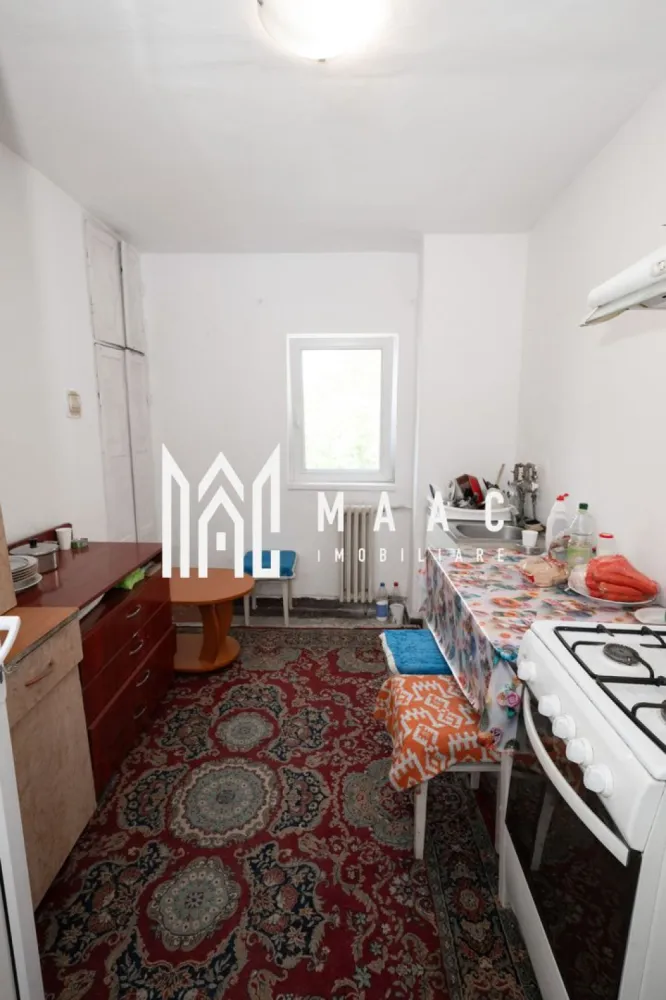 Apartament 2 camere| 55mp| Strada Republicii - MAAC Imobiliare vă propune spre vânzare un apartament cu 2 camere, spațios și luminos, situat pe strada Republicii, în bloc anvelopat de tip R la etajul 3 din 4.

Locuința are o suprafață generoasă de 55 mp și beneficiază de o compartimentare practică, cu camere spațioase și bucătărie mare, ideală pentru confortul unei familii.

Apartamentul este renovat partial și dispune de:
✔ geamuri termopan
✔ uși interioare din termopan
✔ balcon închis cu tâmplărie Salamander
✔ bloc anvelopat
✔ acoperiș recent schimbat
✔ panouri solare pentru iluminarea scării

Datorită anvelopării și îmbunătățirilor aduse imobilului, costurile de întreținere și încălzire sunt reduse.

Zona este una apreciată, cu acces rapid către magazine, școli, mijloace de transport și alte puncte de interes.

Ideal atât pentru locuit, cât și pentru investiție.

Pentru mai multe detalii sau pentru programarea unei vizionări, MAAC Imobiliare vă stă cu drag la dispoziție.

CP3089794