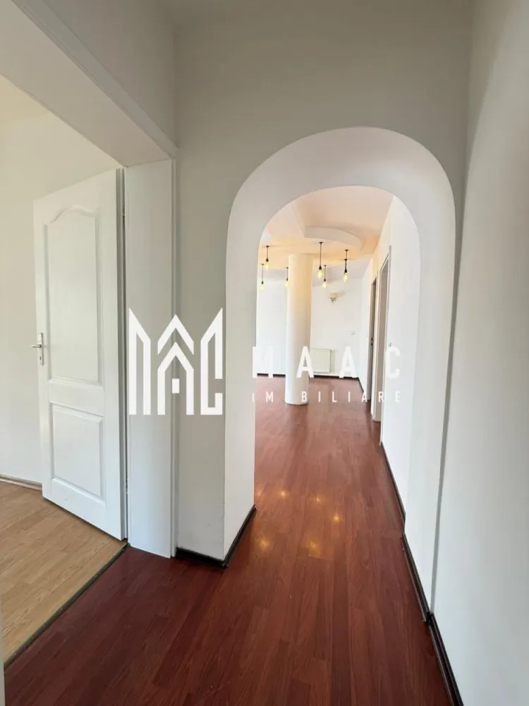 Spatiu comercial/ birouri | Etaj 1 | 80MP | Sub Arini - MAAC Imobiliare propune spre inchiriere un spatiu pretabil pentru activitati comerciale sau de birou, amplasat in zona parcului Sub Arini.

Spatiul este situat la etajul 1 al unei case individuale cu regim de inaltime P+E+M si este configurat astfel: 3 camere, bucatarie, baie cu geam, hol, acces in balcon.

Incalzirea se face cu centrala proprie si calorifere. 

Spatiul beneficiaza de instalatie de aer conditionat. 

Orientare SUD-ESTICA.

Amplasamentul cladirii este avantajos, la 1 minut de mers pe jos de parcul Sub Arini.

Se percepe o chirie in avans si garantie. Disponibilitate imediata. Destinatie comerciala.

Pentru mai multe detalii, specificati ID: CP3093987