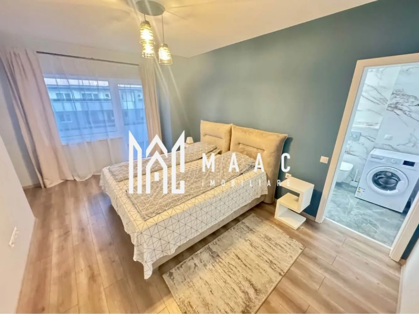 Penthouse Modern cu 3 Dormitoare I 3 Terase I Zona Kogălniceanu - MAAC Imobiliare vă propune spre vânzare un penthouse exclusivist, complet mobilat și utilat, situat într-una dintre cele mai apreciate zone ale Sibiului – Piața Cluj / Kogălniceanu. O proprietate rară, ce îmbină confortul modern cu o locație excelentă, foarte aproape de Centrul Istoric. Caracteristici principale: Suprafață utilă: 88 mp Compartimentare eficientă și echilibrată: Living luminos cu bucătărie open-space 3 dormitoare spațioase 2 băi complet echipate (cadă și duș walk-in) Spații de depozitare inteligent integrate 3 terase generoase, aproximativ 15 mp fiecare, cu acces direct din living și dormitoare Dotări și finisaje premium: Apartament complet mobilat și utilat, mobilier realizat pe comandă Bucătărie modernă, complet echipată (inclusiv mașină de spălat vase) Aer condiționat Băi placate integral cu marmură Etaj superior, cu lumină naturală din abundență și vedere deschisă Terase ideale pentru relaxare și timp de calitate în aer liber Parcare: 2 locuri de parcare incluse în preț (un loc exterior și un loc interior, după caz) Localizare excelentă: Zonă selectă, liniștită și bine conectată Aproximativ 7 minute până în Centrul Istoric Acces rapid către principalele puncte de interes Magazine, școli, parc și supermarketuri în imediata apropiere Proprietatea se poate achiziționa și prin credit bancar. Această proprietate este ideală atât pentru o familie care își dorește un standard ridicat de locuire, cât și pentru investiție într-o zonă cu cerere constantă. Pentru detalii suplimentare, consultanță sau programarea unei vizionări, va rugăm să ne contactati specificand ID: CP2861402. }}