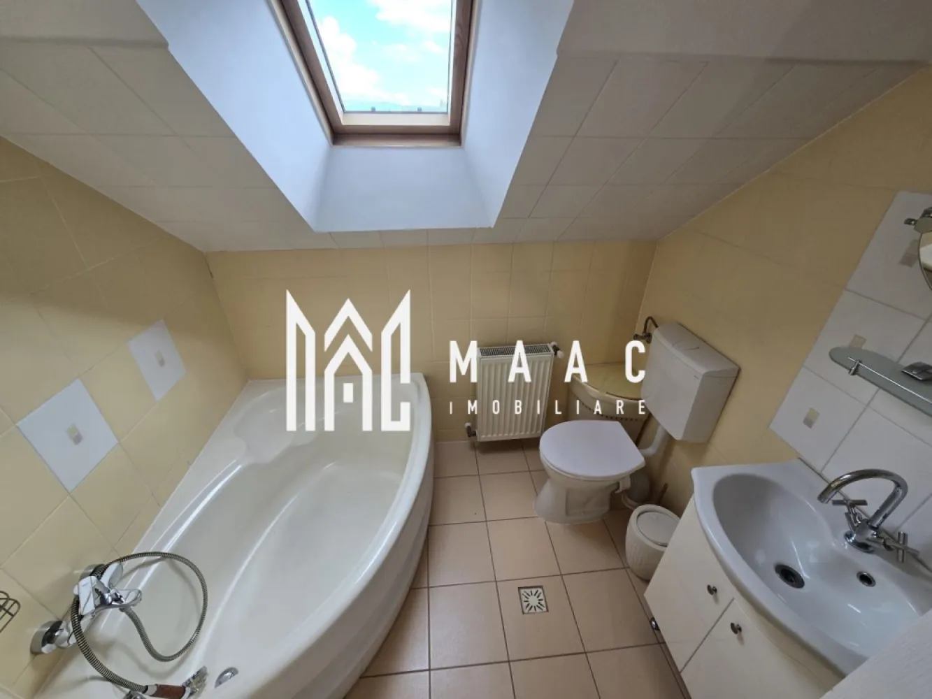 Apartament 3 camere decomandate 2 bai etaj 3 Zona Terezian