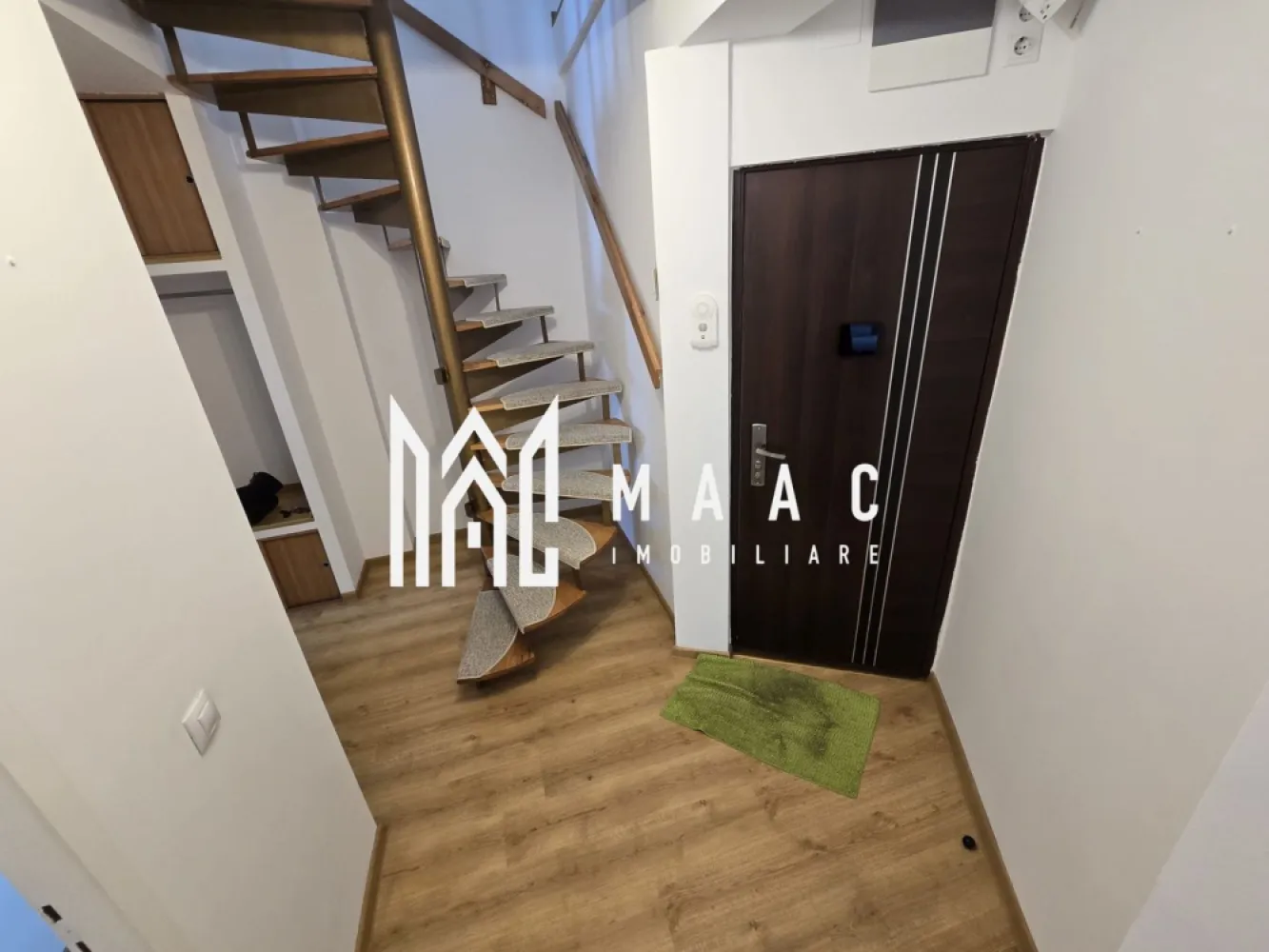 Apartament 3 camere decomandate 2 bai etaj 3 Zona Terezian