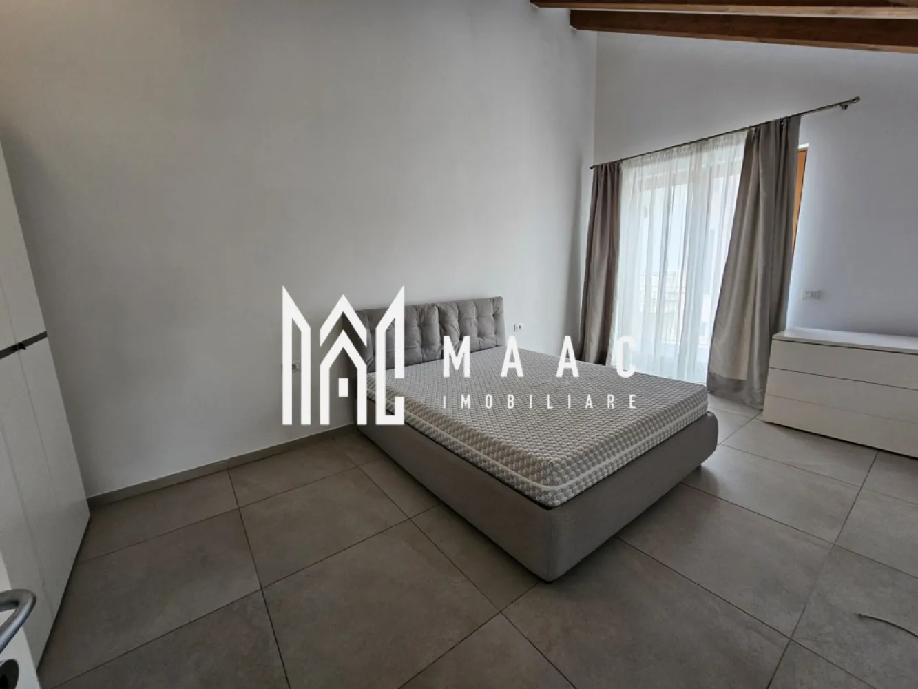 Apartament 3 camere | Etaj 4 | Lift | Calea Dumbravii