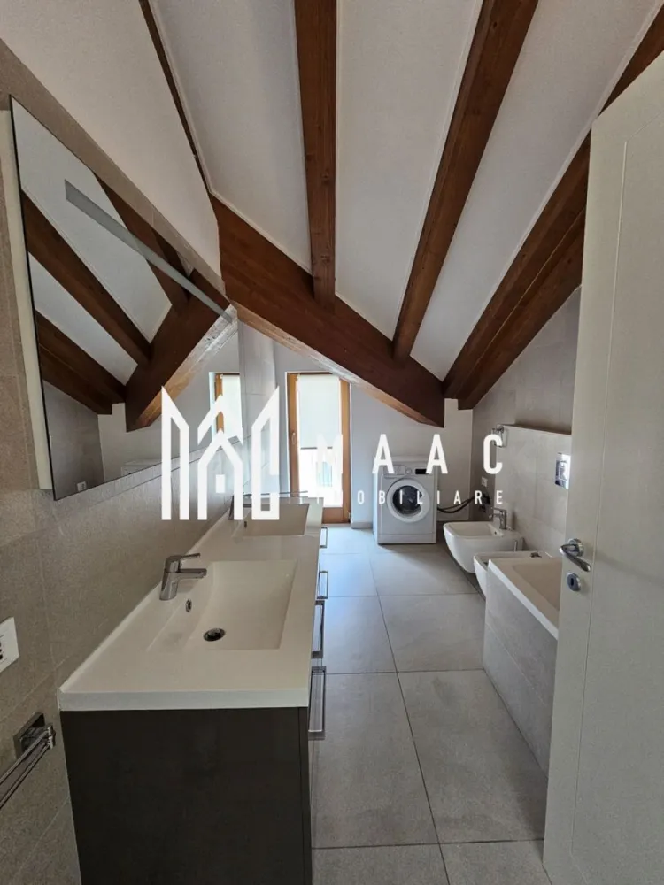 Apartament 3 camere | Etaj 4 | Lift | Calea Dumbravii