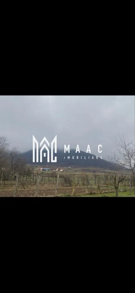 Teren 400 mp în Poplaca | Priveliște frumoasă și zonă de case - MAAC Imobiliare vă propune spre vânzare un teren intravilan categoria fânețe, situat în comuna Poplaca, la doar câteva minute de Sibiu, cu o suprafață de 400 mp.

Terenul este amplasat într-o zonă liniștită, între proprietăți deja existente, oferind un cadru plăcut și o priveliște frumoasă către împrejurimi. Acesta reprezintă o oportunitate potrivită pentru investiție sau pentru utilizare recreativă.

Accesul se face pietonal, iar posibilitatea de parcare se află la aproximativ 60 m de teren. Utilitățile sunt în apropiere.

Terenul beneficiază de o deschidere de aproximativ 9,8 m și o lungime de aproximativ 40 m.

Pentru mai multe detalii precizati telefonic ca ati vazut anuntul cu ID: CP3094495