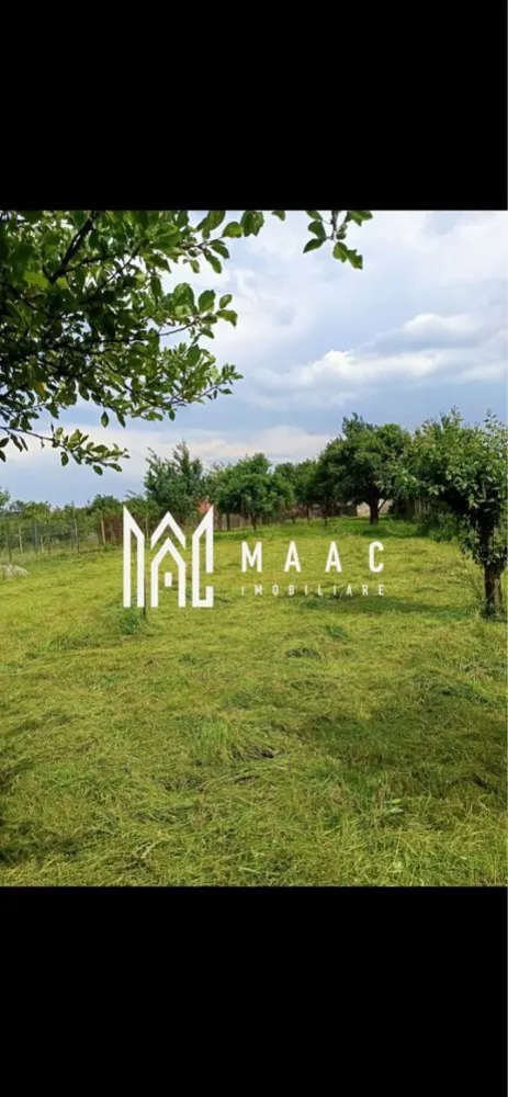 Teren 400 mp în Poplaca | Priveliște frumoasă și zonă de case - MAAC Imobiliare vă propune spre vânzare un teren intravilan categoria fânețe, situat în comuna Poplaca, la doar câteva minute de Sibiu, cu o suprafață de 400 mp.

Terenul este amplasat într-o zonă liniștită, între proprietăți deja existente, oferind un cadru plăcut și o priveliște frumoasă către împrejurimi. Acesta reprezintă o oportunitate potrivită pentru investiție sau pentru utilizare recreativă.

Accesul se face pietonal, iar posibilitatea de parcare se află la aproximativ 60 m de teren. Utilitățile sunt în apropiere.

Terenul beneficiază de o deschidere de aproximativ 9,8 m și o lungime de aproximativ 40 m.

Pentru mai multe detalii precizati telefonic ca ati vazut anuntul cu ID: CP3094495