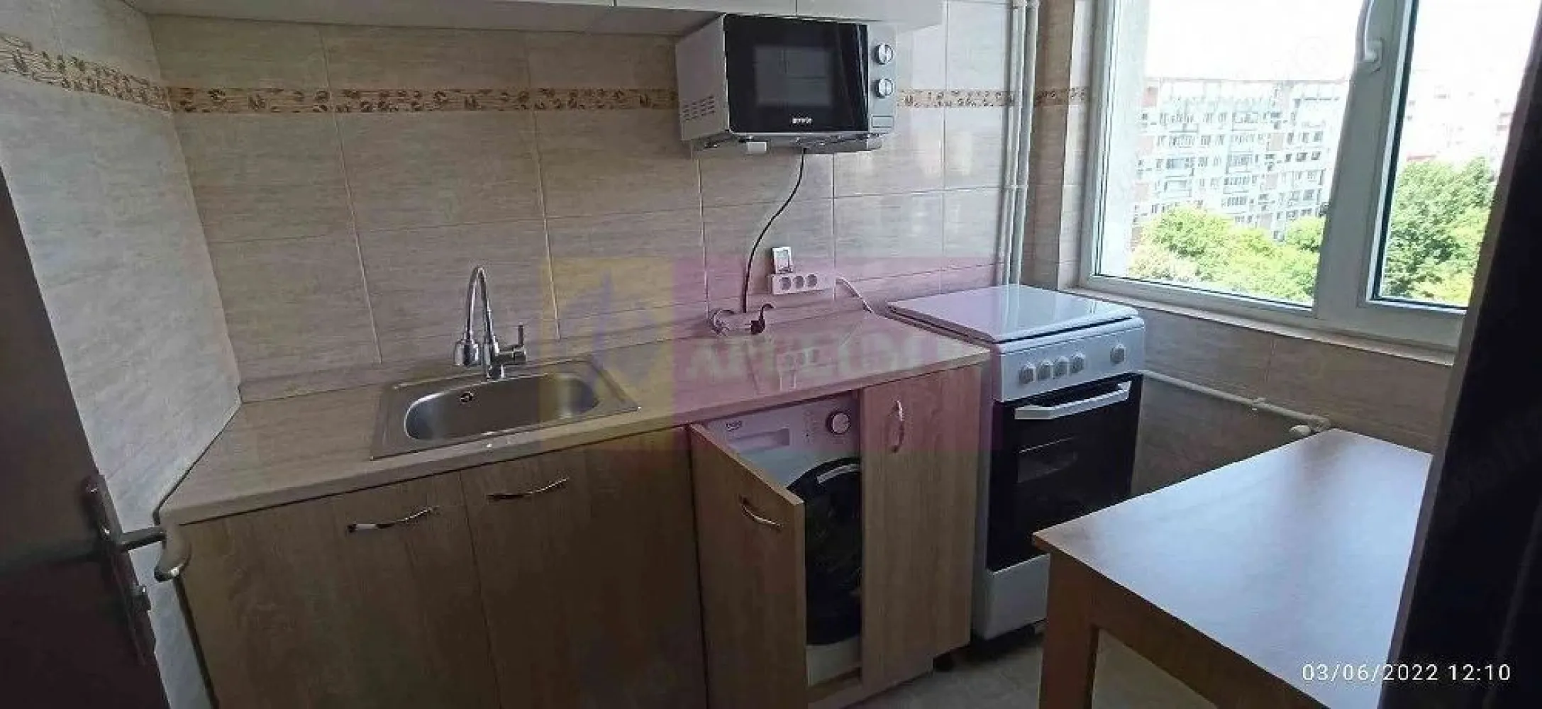 Garsoniera confort 1 Alexandru Obregia - Agentia Imobiliara Apulum94
Ofera spre vânzare garsoniera confort 1 Alexandru Obregia strada Turnu Măgurele sector 4. Renovata complet recent. Gresie, faianță,parchet, termopan, uși interior noi, ușă intrare metalică, instalații sanitare noi totul nou. 
Zona este una liniștită, 
 Vedere pe spate, orientare N-V.