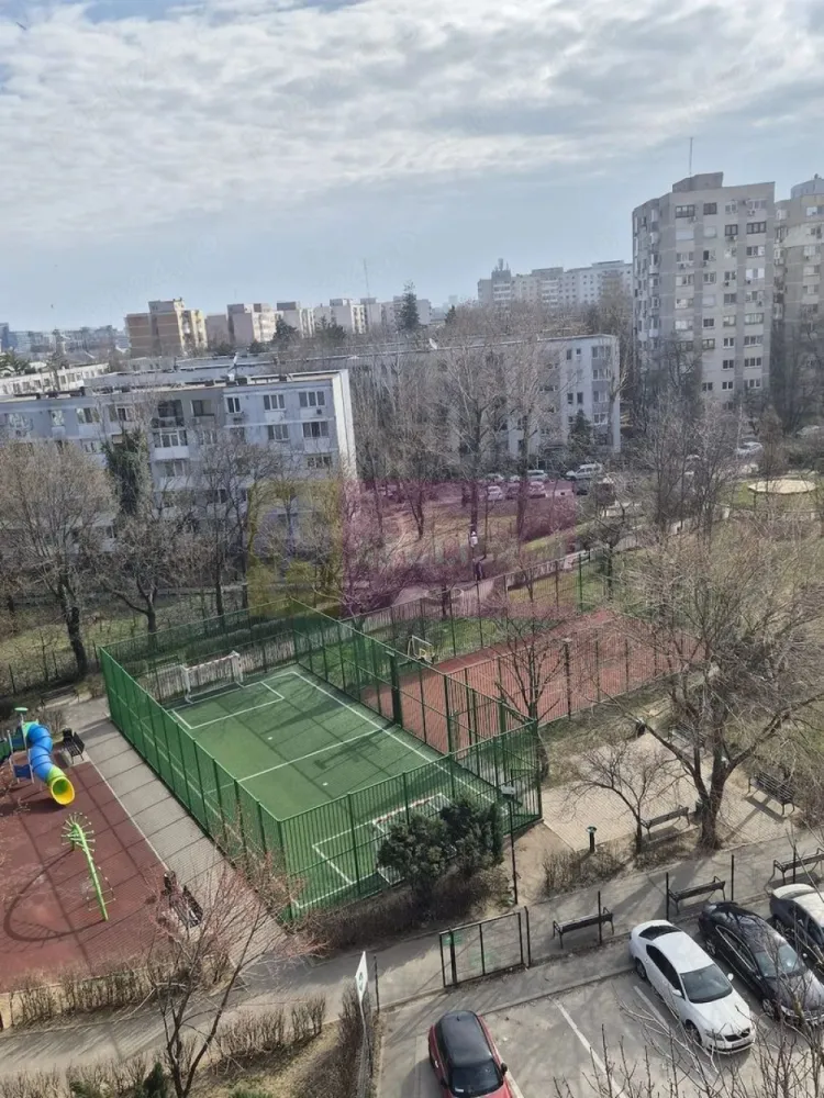 Apartament decomandat, cu 2 camere Lujerului, metrou - Agentia Imobiliara Apulum 94, va ofera un
Apartament de vanzare in zona Lujerului, Militari, la 10 minute, pe jos, de statia de metrou Lujerului. 
Este situat la 5 min, pe jos, fata de 2 gradinite, Scoala nr 117, foarte aproape de Universitatea Politehnica, mall-urile Plaza si Afi Cotroceni si multe alte zone de interes. 
Are vedere in fata blocului, , cat si in spatele blocului, cu o priveliste frumoasa. 
Apartamentul dispune de contor individual de gaze.
Este situat la etajul 6 din 10. 
Blocul este inclus în Programul Local de Reabilitare Termică al Sectorului 6. 
Apartamentul are cadastru, intabulare, toate actele la zi.
In prezent este inchiriat.