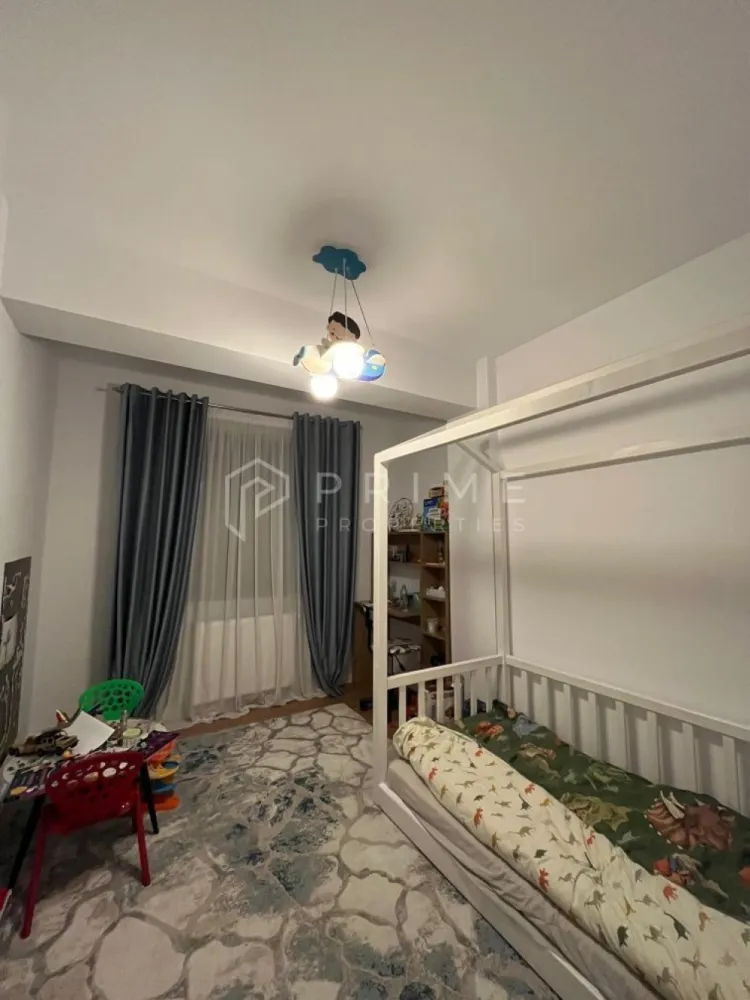 Apartament modern 3 cam Lavandei Residence Livezeni MS - Vă prezentăm spre vânzare un apartament modern cu 3 camere, bloc nou cu lift și parcare privată în Lavandei Residence Livezeni MS.
Dacă visezi la un apartament luminos, modern și amplasat într-o zonă liniștită, dar aproape de oraș, acest apartament din Comuna Livezeni este alegerea ideală!
Apartamentul se vinde mobilat si utilat cu mobilier pe comanda de la Netfront si Mobexpert, ideal pentru cei care își doresc să se mute imediat.
Situat la etajul 2 din 3 într-un bloc nou cu lift, apartamentul are o suprafață totală de 65 mp și o compartimentare practică, perfectă pentru confortul zilnic:
- Living cu bucătărie open-space,
- 2 dormitoare,
- 1 baie,
- Balcon spațios
Avantaje cheie:
- Bloc nou, cu lift și finisaje moderne
- Etaj intermediar (2 din 3)
- Lumină naturală din abundență
- Zonă liniștită, aer curat, aproape de Târgu Mureș
- Ideal pentru familii tinere sau investiție

Promisiunea Prime Properties:
Vă oferim siguranță, transparență și servicii impecabile pe tot parcursul drumului către casa ideală. Dacă această proprietate nu corespunde nevoilor dumneavoastră, lăsați-ne să găsim alternativa potrivită stilului dumneavoastră de viață.
Pentru informații suplimentare și programarea unei vizionări, vă rugăm să ne contactați.
Comision 0% pentru cumpărători