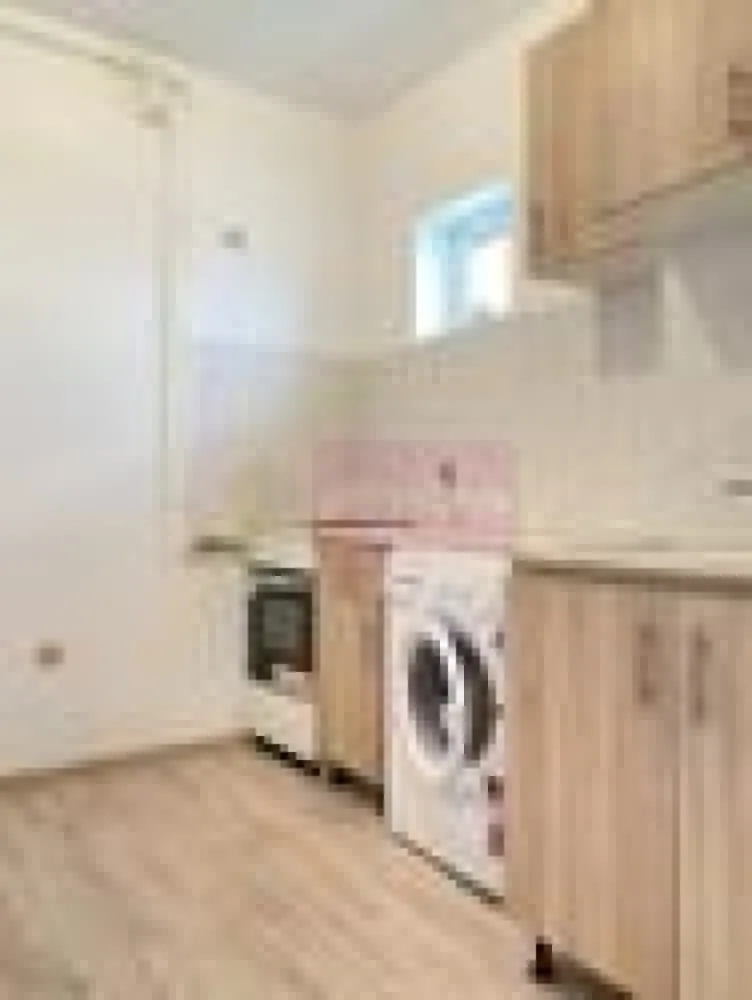Apartament 2 camere, LUX, Nerva Traian, Decebal langa Mall Vitan - Agentia Imobiliara Apulum 94, va ofera spre vanzare 
Apartament cu 2 camera, complet mobilat si utilat, Ac, Tv, bucatarie complet utilata si mobilata, aragaz, frigider, masina de spalat, balcon, parchet triplu stratificat.
Blocul este din 2001, beton armat, la 3 minute de mers pe jos de Mall Vitan
Paza non stop, cheltuieli mici la intretinere, zone comune supravegheate video
