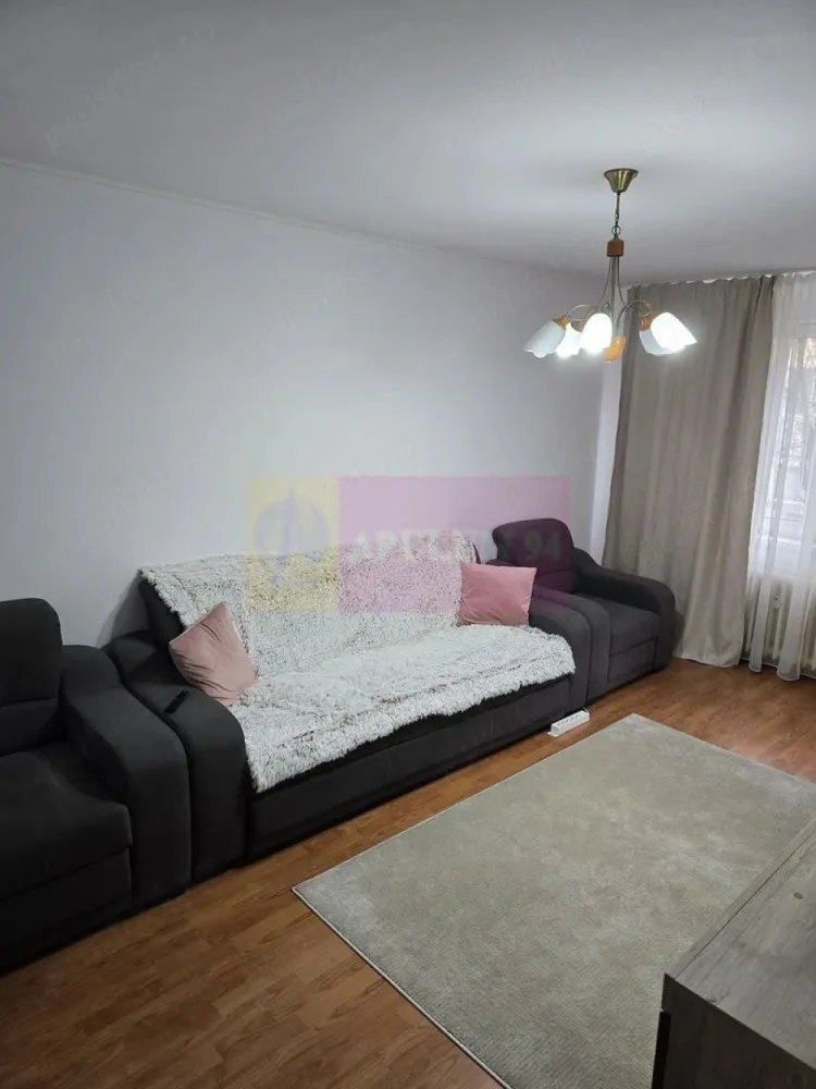 Apartamete 3 camere , decomandat , Aparatorii Patriei - Agentia Imobiliara Apulum 94, va ofera spre vanzare
Apartamete 3 camere , decomandat , Aparatorii Patriei , 68 mp , bloc din 1980 
Acesta se vinde mobilat exact cum apare in fotografii
