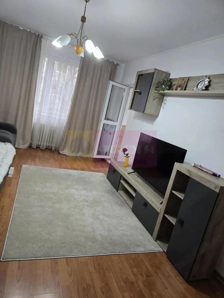 Apartamete 3 camere , decomandat , Aparatorii Patriei - Agentia Imobiliara Apulum 94, va ofera spre vanzare
Apartamete 3 camere , decomandat , Aparatorii Patriei , 68 mp , bloc din 1980 
Acesta se vinde mobilat exact cum apare in fotografii