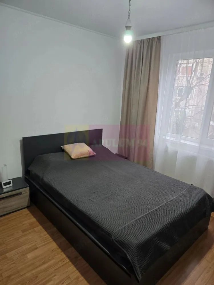 Apartamete 3 camere , decomandat , Aparatorii Patriei - Agentia Imobiliara Apulum 94, va ofera spre vanzare
Apartamete 3 camere , decomandat , Aparatorii Patriei , 68 mp , bloc din 1980 
Acesta se vinde mobilat exact cum apare in fotografii