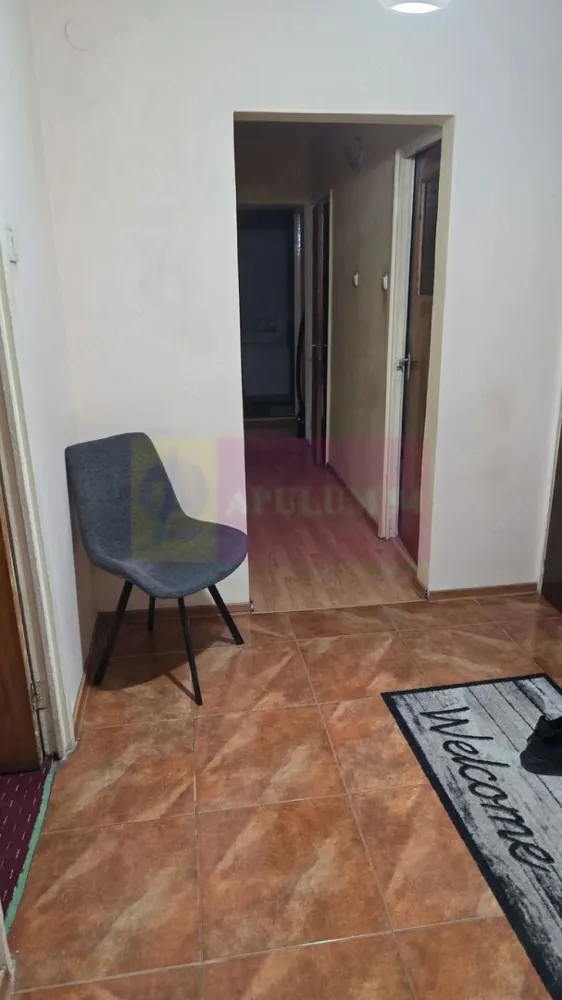 Apartamete 3 camere , decomandat , Aparatorii Patriei - Agentia Imobiliara Apulum 94, va ofera spre vanzare
Apartamete 3 camere , decomandat , Aparatorii Patriei , 68 mp , bloc din 1980 
Acesta se vinde mobilat exact cum apare in fotografii