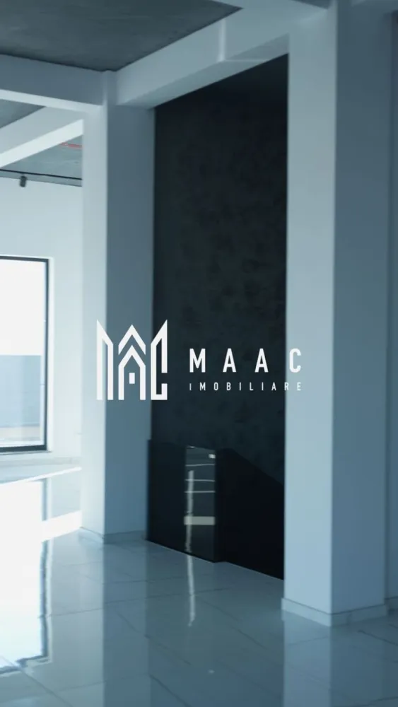 SPATIU MULTIFUNCTIONAL I DOTARI PREMIUM I SELIMBAR-DN1 - Se oferă spre închiriere un spațiu multifuncțional, ideal pentru birouri, showroom sau activități comerciale, situat într-o zonă cu vizibilitate excelentă, direct pe DN, în Șelimbăr. Spațiul are o suprafață totală de 240 mp, este dispus pe două niveluri și este compartimentat open space atât la parter, cât și la etaj, oferind flexibilitate maximă în amenajare. Caracteristici principale: Suprafață totală: 240 mp Regim: P + 1 Open space la ambele niveluri Destinație: spațiu comercial / birouri / showroom Grupuri sanitare Aer condiționat Incalzire in pardoseala Sistem de supraveghere video 15 locuri de parcare dedicate Acces facil și vizibilitate foarte bună din DN Pe lângă spațiul principal, există posibilitatea de închiriere a unor spații suplimentare, în funcție de necesități: Variante de închiriere disponibile: 1. Spațiu comercial / birouri / showroom Suprafață: 240 mp (P + 1, open space) Preț: 2.500 euro / lună 2. Spațiu de depozitare (opțional) Suprafață: 100 mp Înălțime: 8 m Acces auto separat Preț: 1.200 euro / lună 3. Spațiu suplimentar pentru extindere Suprafață: 150 mp Înălțime: 8 m Acces auto separat Preț: 1.800 euro / luna Acest spațiu este ideal pentru firme care caută vizibilitate, flexibilitate și posibilitate de extindere într-o zonă cu trafic intens. Pentru informati si vizionari: ID: CP2861279 }}