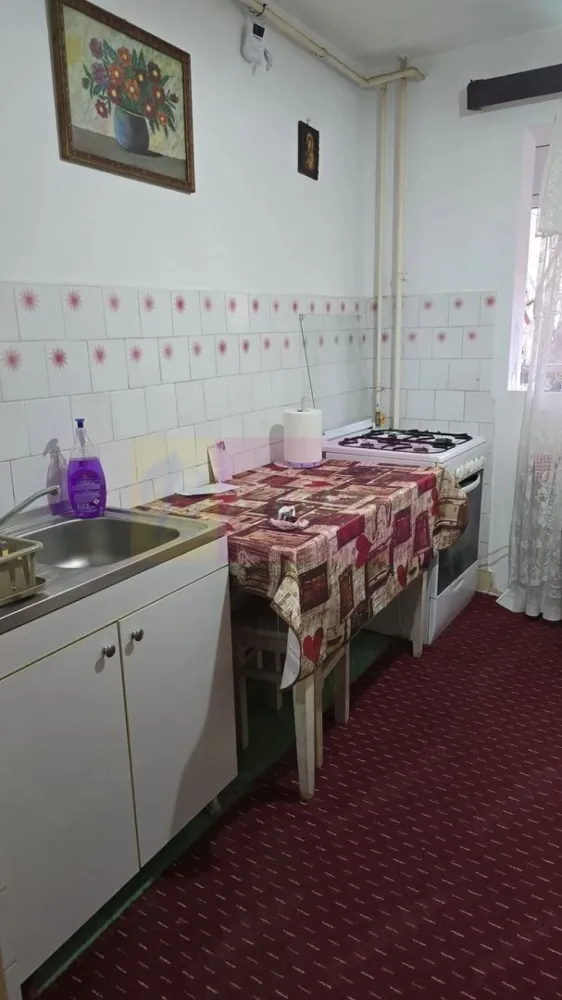 Apartamete 3 camere , decomandat , Aparatorii Patriei - Agentia Imobiliara Apulum 94, va ofera spre vanzare
Apartamete 3 camere , decomandat , Aparatorii Patriei , 68 mp , bloc din 1980 
Acesta se vinde mobilat exact cum apare in fotografii